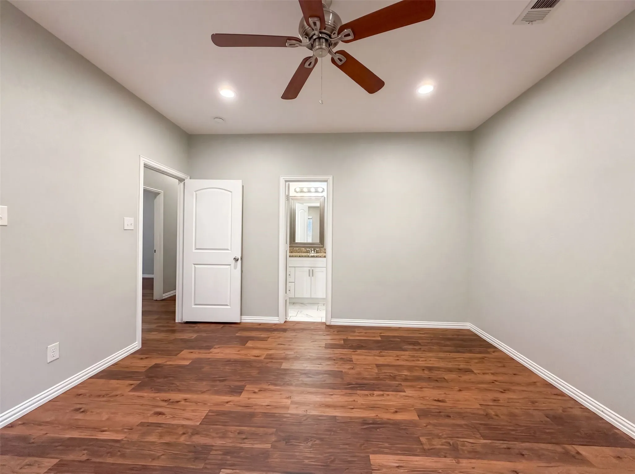 Single Family Residence For Sale in Tarrant County , 619 E Arlington Avenue, Fort Worth, Texas 76104, 3 Bedroom, 2 Bathroom, 2 Garage spaces, 1,551 Sqft, built in 2019, mls#21310211, Real Estate Agent in Fort Worth, Homes For Sale in Tarrant county, Homes For Sale in Fort Worth, Realtor in Fort Worth Texas, Real Estate Brokerage Independent Realty Texas, Luminita Cordes Realtor