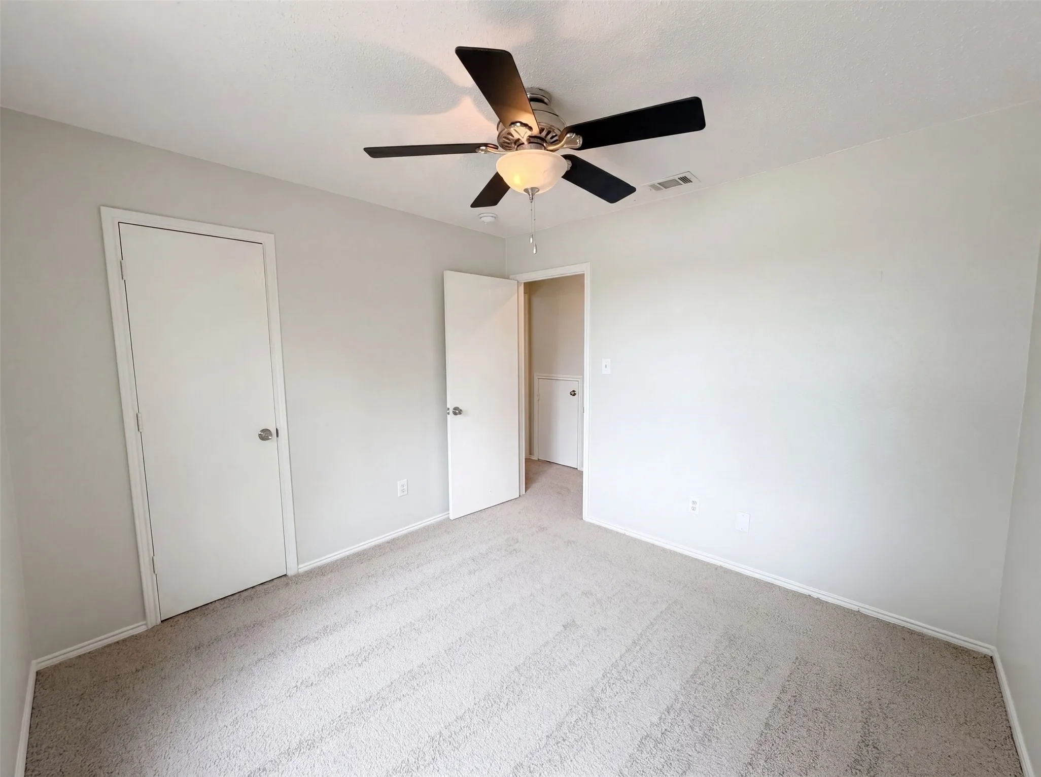 Single Family Residence For Sale in Denton County , 2026 Cardinal Lane, Lewisville, Texas 75077, 3 Bedroom, 3 Bathroom, 2 Garage spaces, 1,618 Sqft, built in 1997, mls#21310216, Real Estate Agent in Lewisville, Homes For Sale in Denton county, Homes For Sale in Lewisville, Realtor in Lewisville Texas, Real Estate Brokerage Independent Realty Texas, Luminita Cordes Realtor