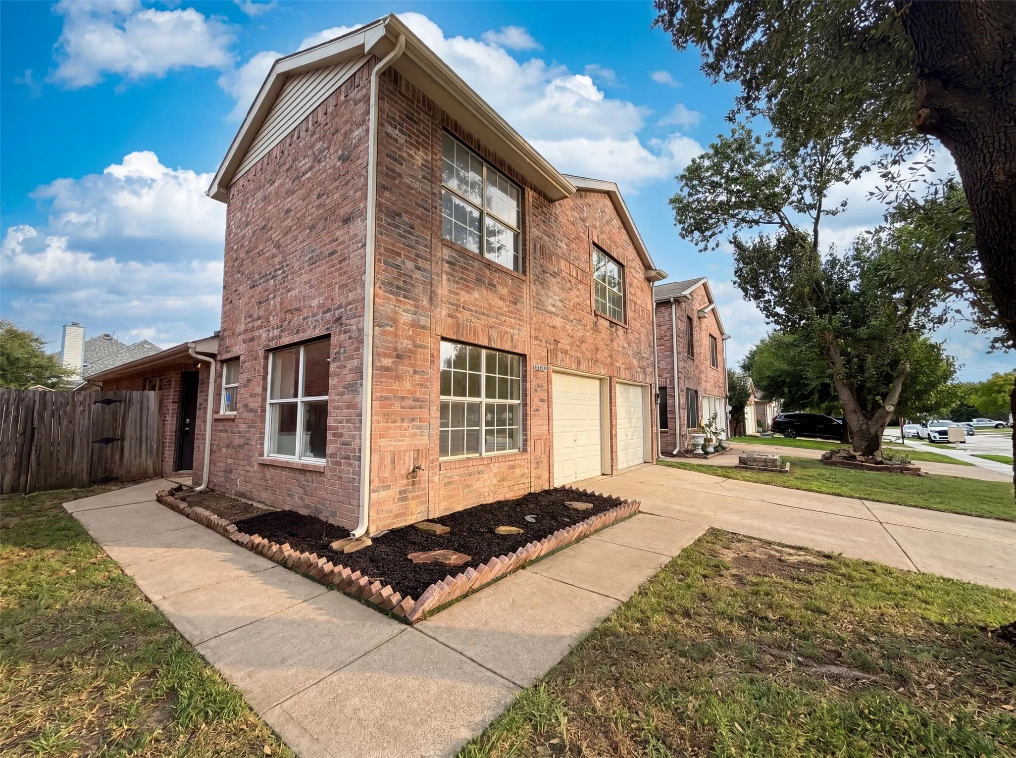 Single Family Residence For Sale in Denton County , 2026 Cardinal Lane, Lewisville, Texas 75077, 3 Bedroom, 3 Bathroom, 2 Garage spaces, 1,618 Sqft, built in 1997, mls#21310216, Real Estate Agent in Lewisville, Homes For Sale in Denton county, Homes For Sale in Lewisville, Realtor in Lewisville Texas, Real Estate Brokerage Independent Realty Texas, Luminita Cordes Realtor