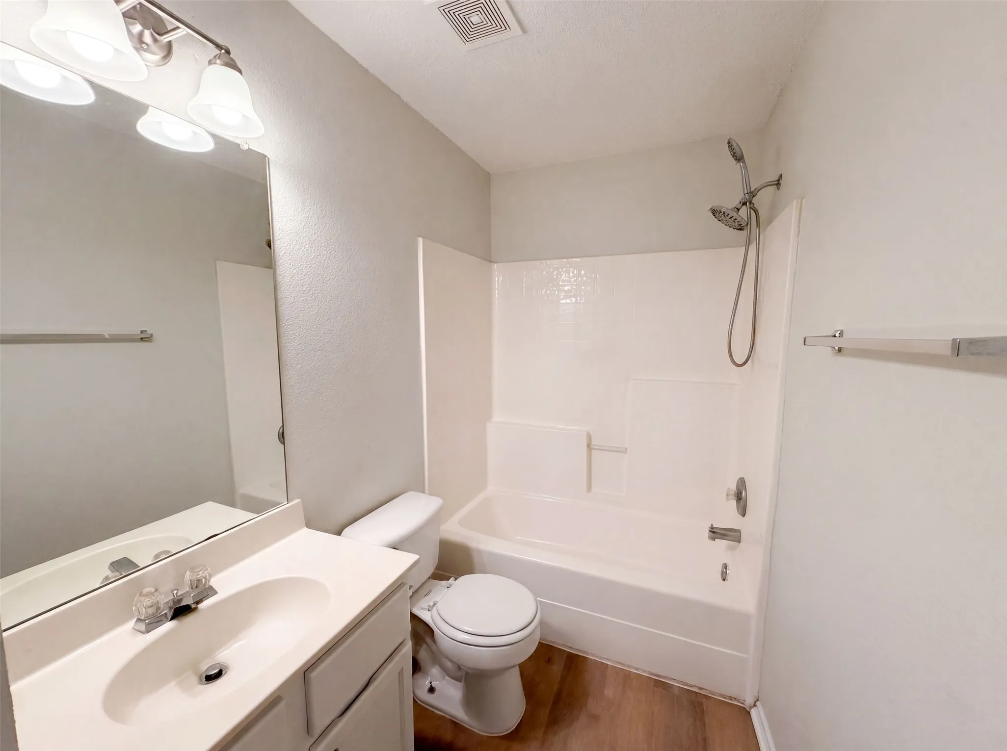 Single Family Residence For Sale in Denton County , 2026 Cardinal Lane, Lewisville, Texas 75077, 3 Bedroom, 3 Bathroom, 2 Garage spaces, 1,618 Sqft, built in 1997, mls#21310216, Real Estate Agent in Lewisville, Homes For Sale in Denton county, Homes For Sale in Lewisville, Realtor in Lewisville Texas, Real Estate Brokerage Independent Realty Texas, Luminita Cordes Realtor
