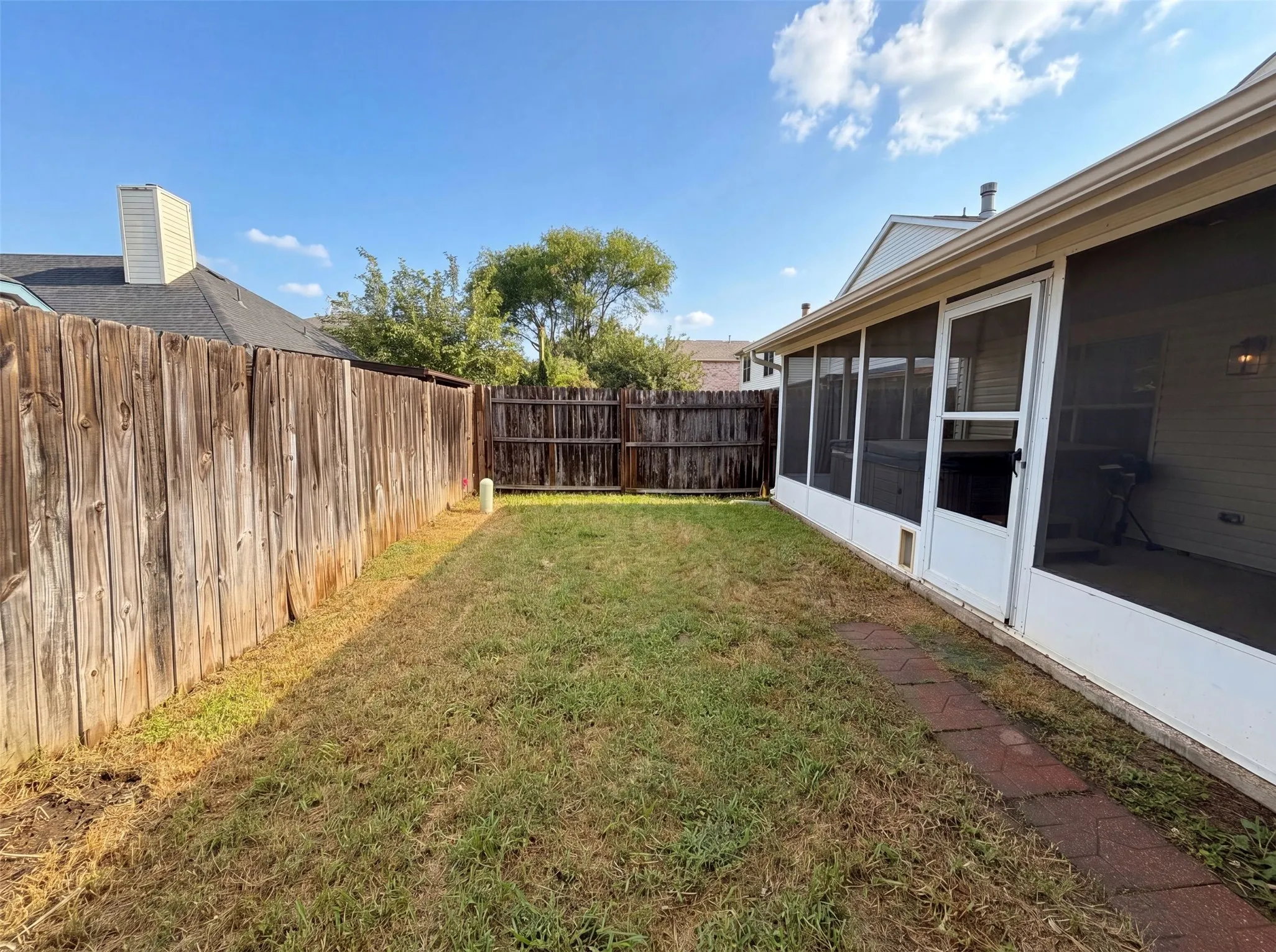 Single Family Residence For Sale in Denton County , 2026 Cardinal Lane, Lewisville, Texas 75077, 3 Bedroom, 3 Bathroom, 2 Garage spaces, 1,618 Sqft, built in 1997, mls#21310216, Real Estate Agent in Lewisville, Homes For Sale in Denton county, Homes For Sale in Lewisville, Realtor in Lewisville Texas, Real Estate Brokerage Independent Realty Texas, Luminita Cordes Realtor