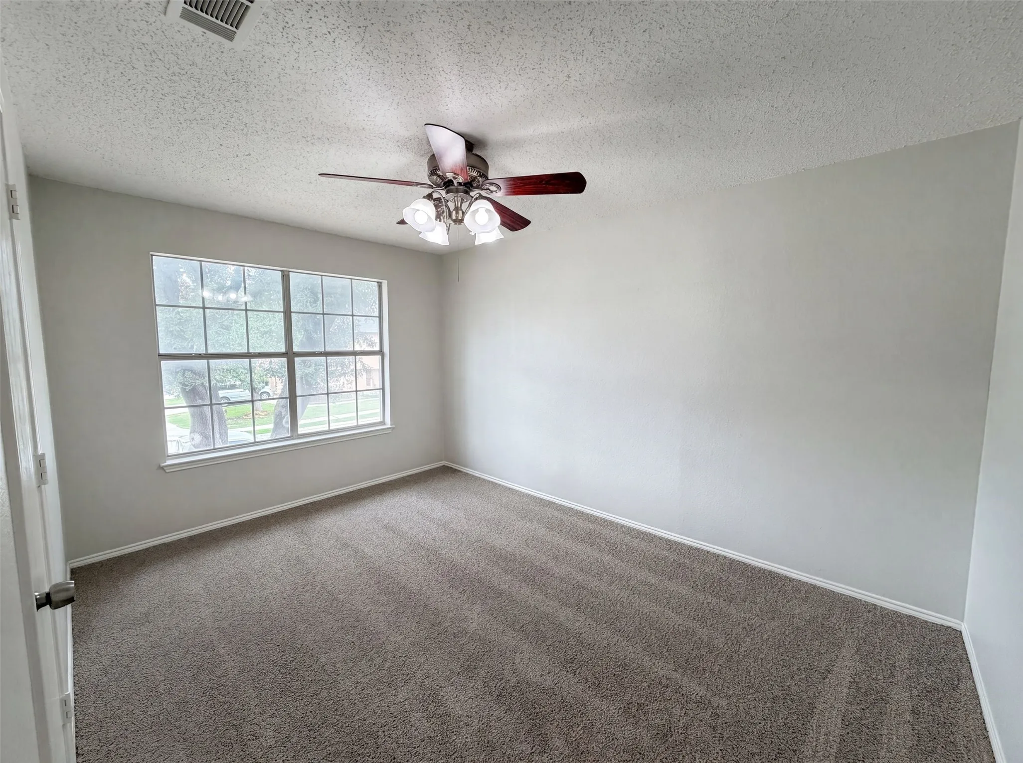 Single Family Residence For Sale in Denton County , 2026 Cardinal Lane, Lewisville, Texas 75077, 3 Bedroom, 3 Bathroom, 2 Garage spaces, 1,618 Sqft, built in 1997, mls#21310216, Real Estate Agent in Lewisville, Homes For Sale in Denton county, Homes For Sale in Lewisville, Realtor in Lewisville Texas, Real Estate Brokerage Independent Realty Texas, Luminita Cordes Realtor