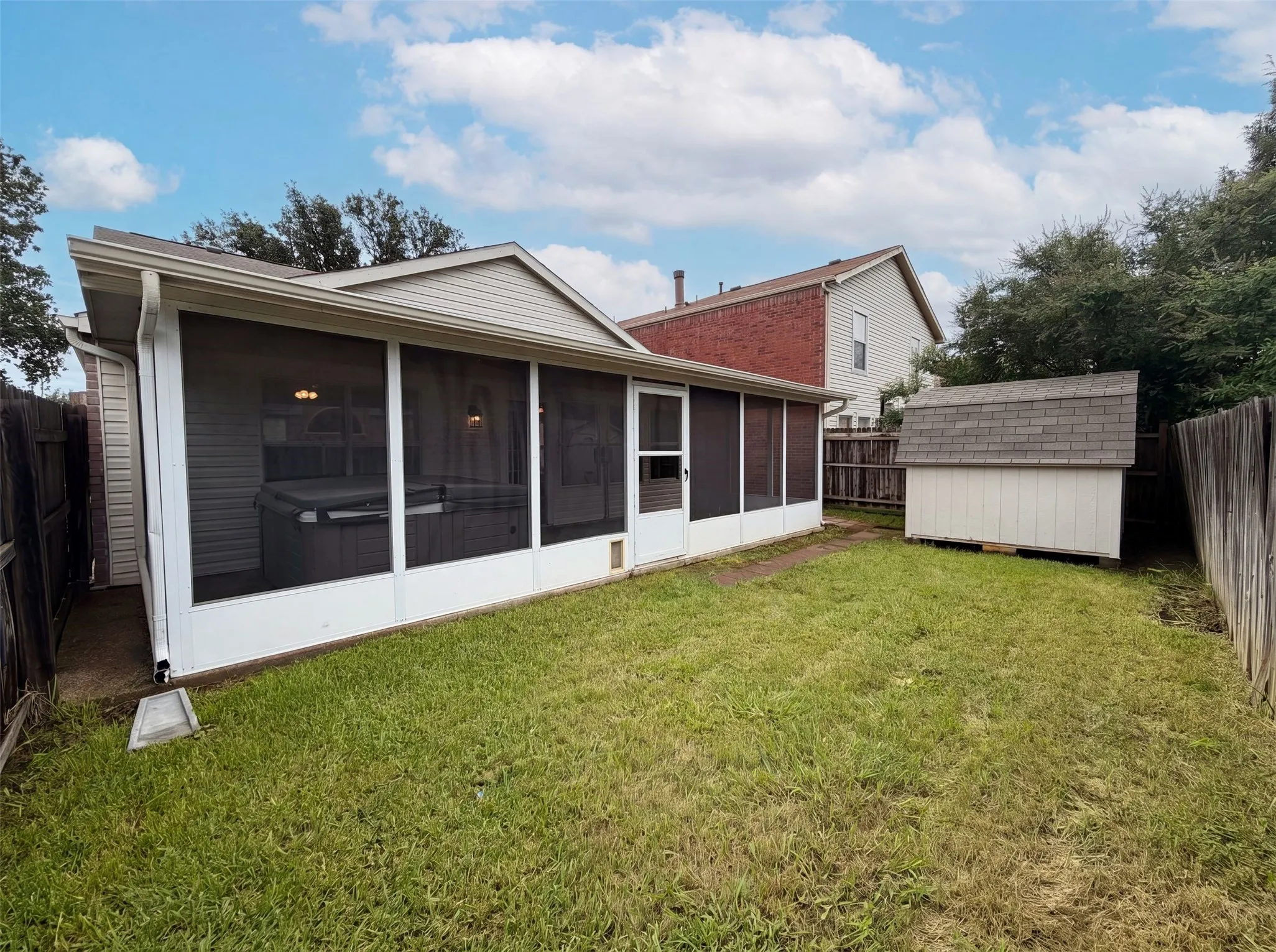 Single Family Residence For Sale in Denton County , 2026 Cardinal Lane, Lewisville, Texas 75077, 3 Bedroom, 3 Bathroom, 2 Garage spaces, 1,618 Sqft, built in 1997, mls#21310216, Real Estate Agent in Lewisville, Homes For Sale in Denton county, Homes For Sale in Lewisville, Realtor in Lewisville Texas, Real Estate Brokerage Independent Realty Texas, Luminita Cordes Realtor