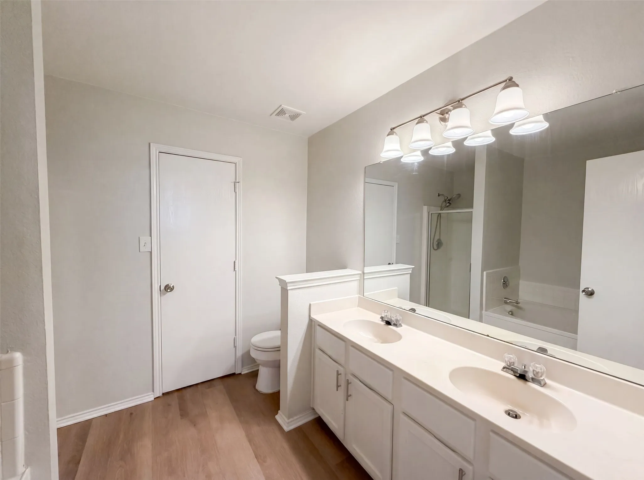Single Family Residence For Sale in Denton County , 2026 Cardinal Lane, Lewisville, Texas 75077, 3 Bedroom, 3 Bathroom, 2 Garage spaces, 1,618 Sqft, built in 1997, mls#21310216, Real Estate Agent in Lewisville, Homes For Sale in Denton county, Homes For Sale in Lewisville, Realtor in Lewisville Texas, Real Estate Brokerage Independent Realty Texas, Luminita Cordes Realtor