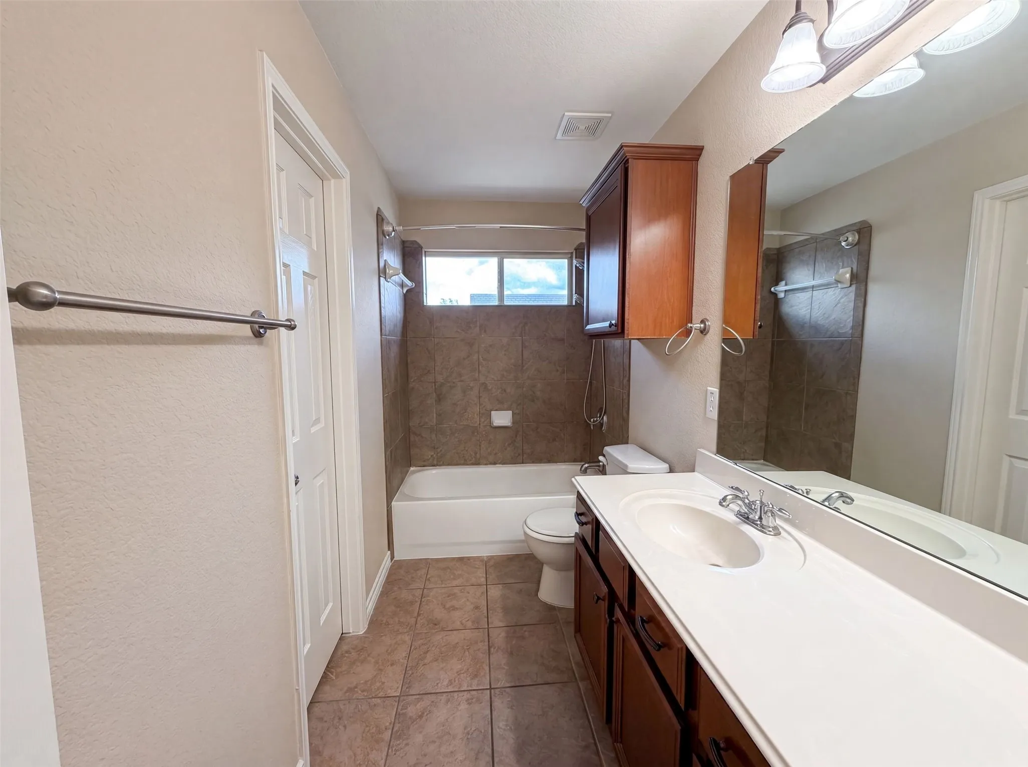Single Family Residence For Sale in Tarrant County , 8613 Sunwood Court, Fort Worth, Texas 76123, 5 Bedroom, 4 Bathroom, 2 Garage spaces, 4,824 Sqft, built in 2007, mls#21310225, Real Estate Agent in Fort Worth, Homes For Sale in Tarrant county, Homes For Sale in Fort Worth, Realtor in Fort Worth Texas, Real Estate Brokerage Independent Realty Texas, Luminita Cordes Realtor