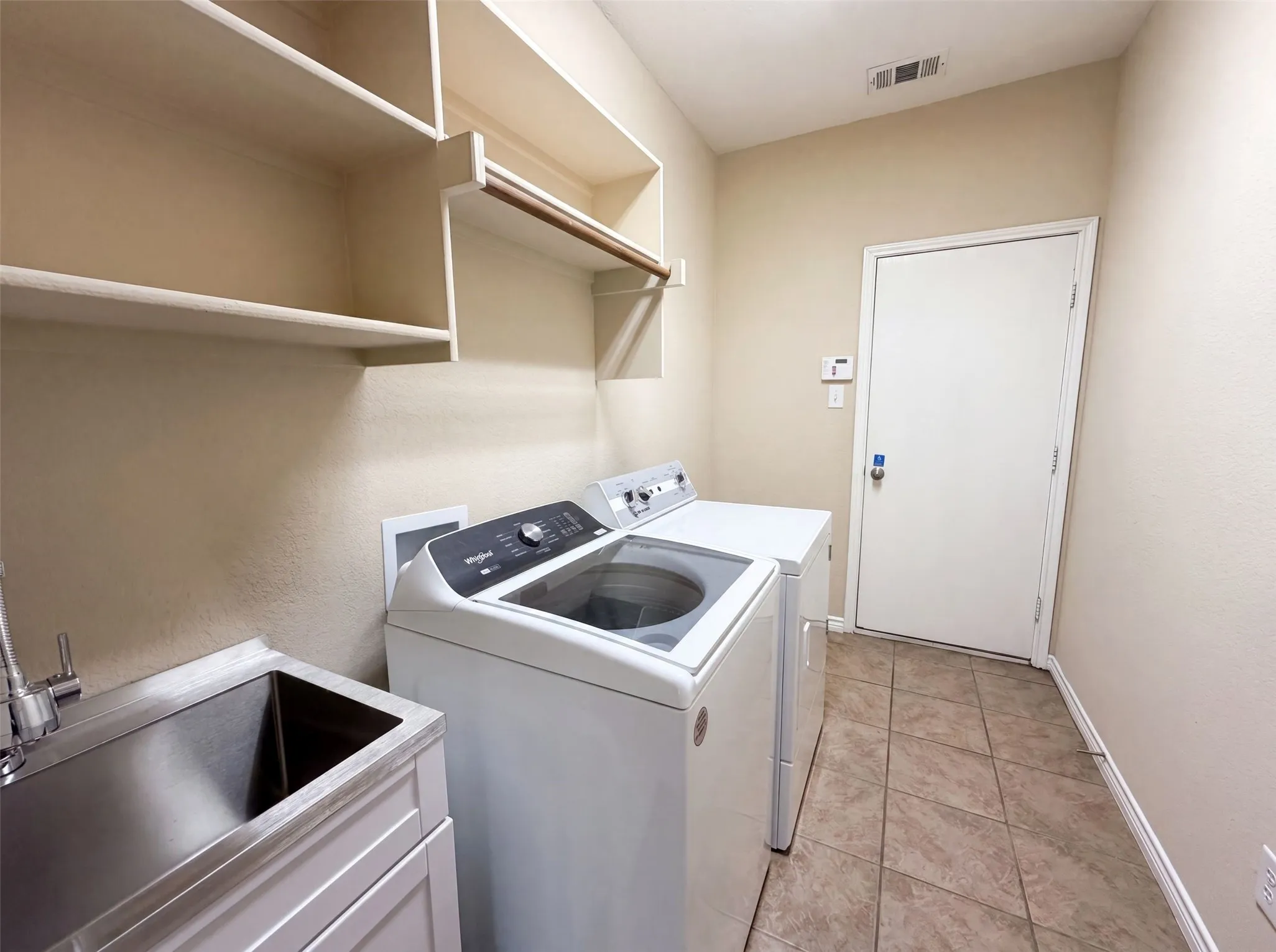 Single Family Residence For Sale in Tarrant County , 8613 Sunwood Court, Fort Worth, Texas 76123, 5 Bedroom, 4 Bathroom, 2 Garage spaces, 4,824 Sqft, built in 2007, mls#21310225, Real Estate Agent in Fort Worth, Homes For Sale in Tarrant county, Homes For Sale in Fort Worth, Realtor in Fort Worth Texas, Real Estate Brokerage Independent Realty Texas, Luminita Cordes Realtor