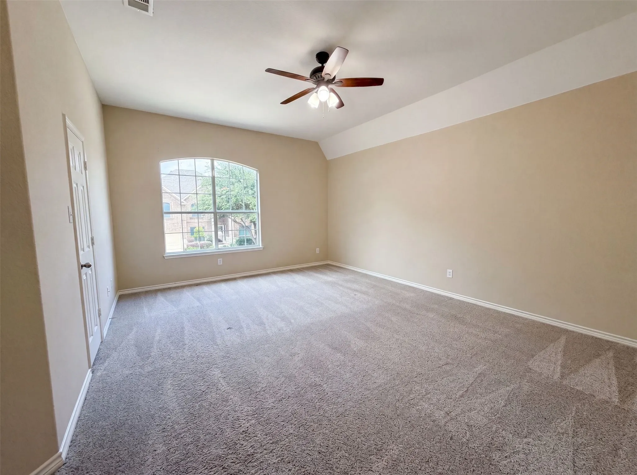 Single Family Residence For Sale in Tarrant County , 8613 Sunwood Court, Fort Worth, Texas 76123, 5 Bedroom, 4 Bathroom, 2 Garage spaces, 4,824 Sqft, built in 2007, mls#21310225, Real Estate Agent in Fort Worth, Homes For Sale in Tarrant county, Homes For Sale in Fort Worth, Realtor in Fort Worth Texas, Real Estate Brokerage Independent Realty Texas, Luminita Cordes Realtor