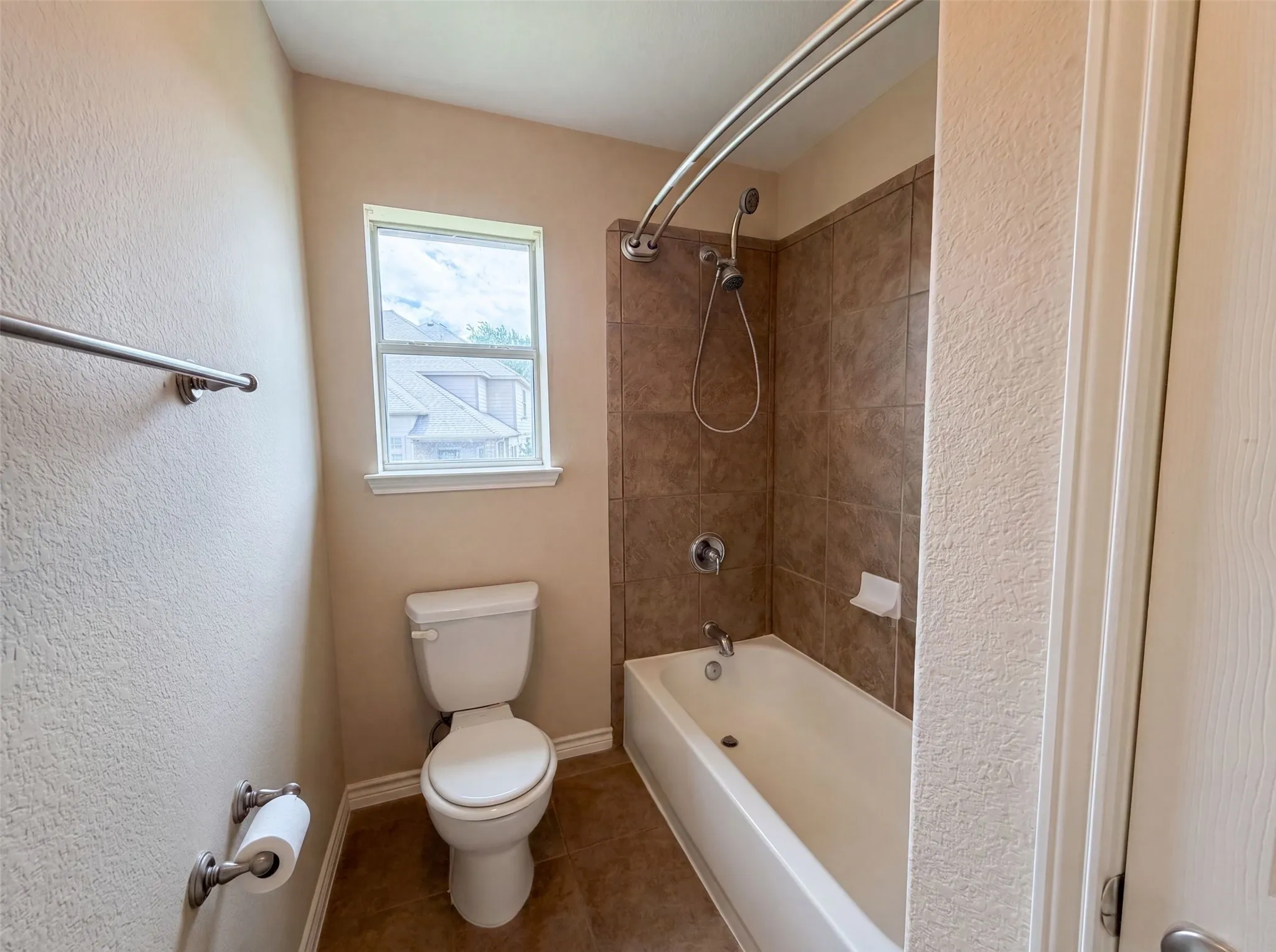 Single Family Residence For Sale in Tarrant County , 8613 Sunwood Court, Fort Worth, Texas 76123, 5 Bedroom, 4 Bathroom, 2 Garage spaces, 4,824 Sqft, built in 2007, mls#21310225, Real Estate Agent in Fort Worth, Homes For Sale in Tarrant county, Homes For Sale in Fort Worth, Realtor in Fort Worth Texas, Real Estate Brokerage Independent Realty Texas, Luminita Cordes Realtor