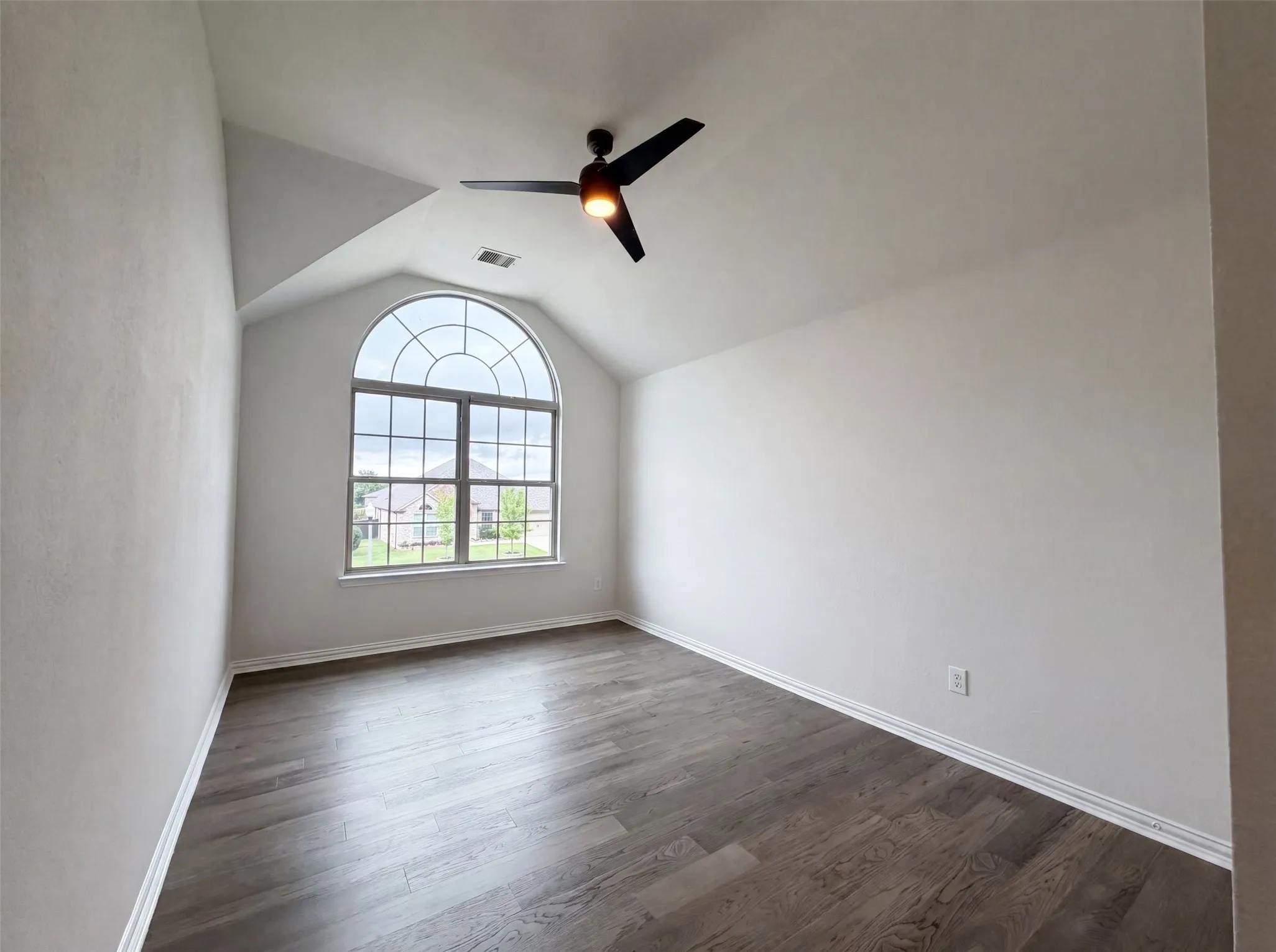 Single Family Residence For Sale in Collin County , 1421 Caruth Lane, Celina, Texas 75009, 5 Bedroom, 3 Bathroom, 2 Garage spaces, 2,560 Sqft, built in 2014, mls#21310222, Real Estate Agent in Celina, Homes For Sale in Collin county, Homes For Sale in Celina, Realtor in Celina Texas, Real Estate Brokerage Independent Realty Texas, Luminita Cordes Realtor