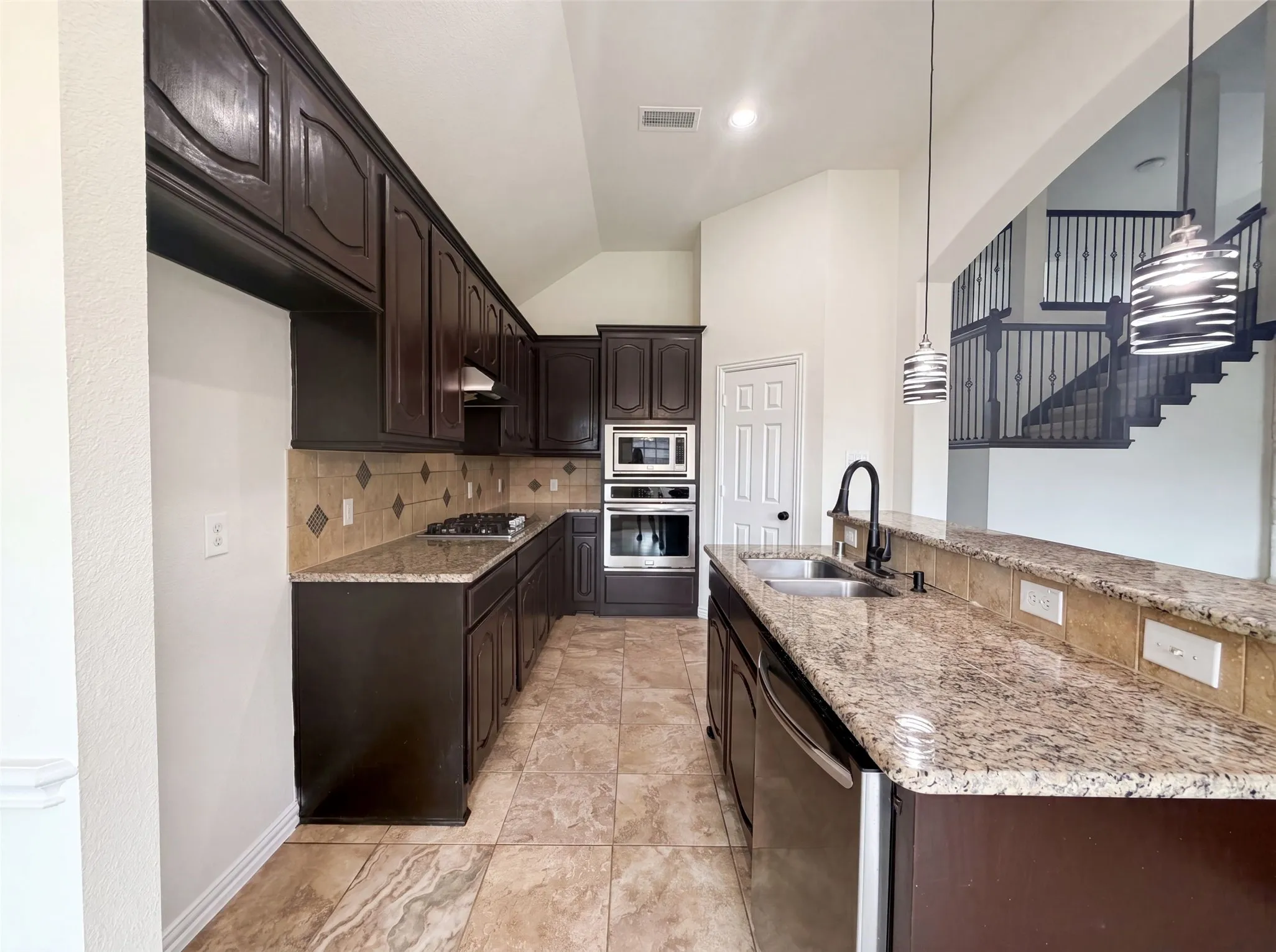 Single Family Residence For Sale in Collin County , 1421 Caruth Lane, Celina, Texas 75009, 5 Bedroom, 3 Bathroom, 2 Garage spaces, 2,560 Sqft, built in 2014, mls#21310222, Real Estate Agent in Celina, Homes For Sale in Collin county, Homes For Sale in Celina, Realtor in Celina Texas, Real Estate Brokerage Independent Realty Texas, Luminita Cordes Realtor