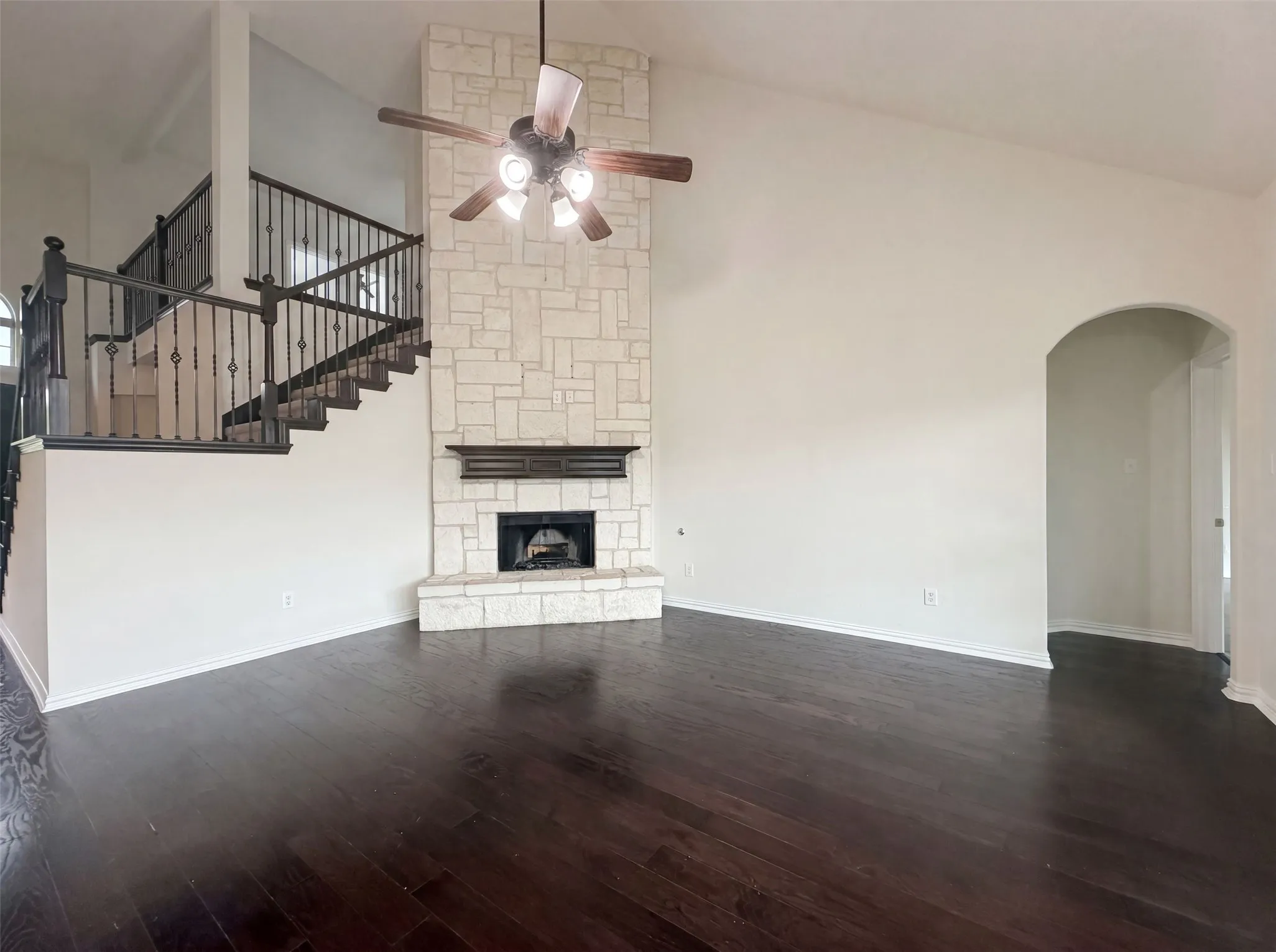 Single Family Residence For Sale in Collin County , 1421 Caruth Lane, Celina, Texas 75009, 5 Bedroom, 3 Bathroom, 2 Garage spaces, 2,560 Sqft, built in 2014, mls#21310222, Real Estate Agent in Celina, Homes For Sale in Collin county, Homes For Sale in Celina, Realtor in Celina Texas, Real Estate Brokerage Independent Realty Texas, Luminita Cordes Realtor