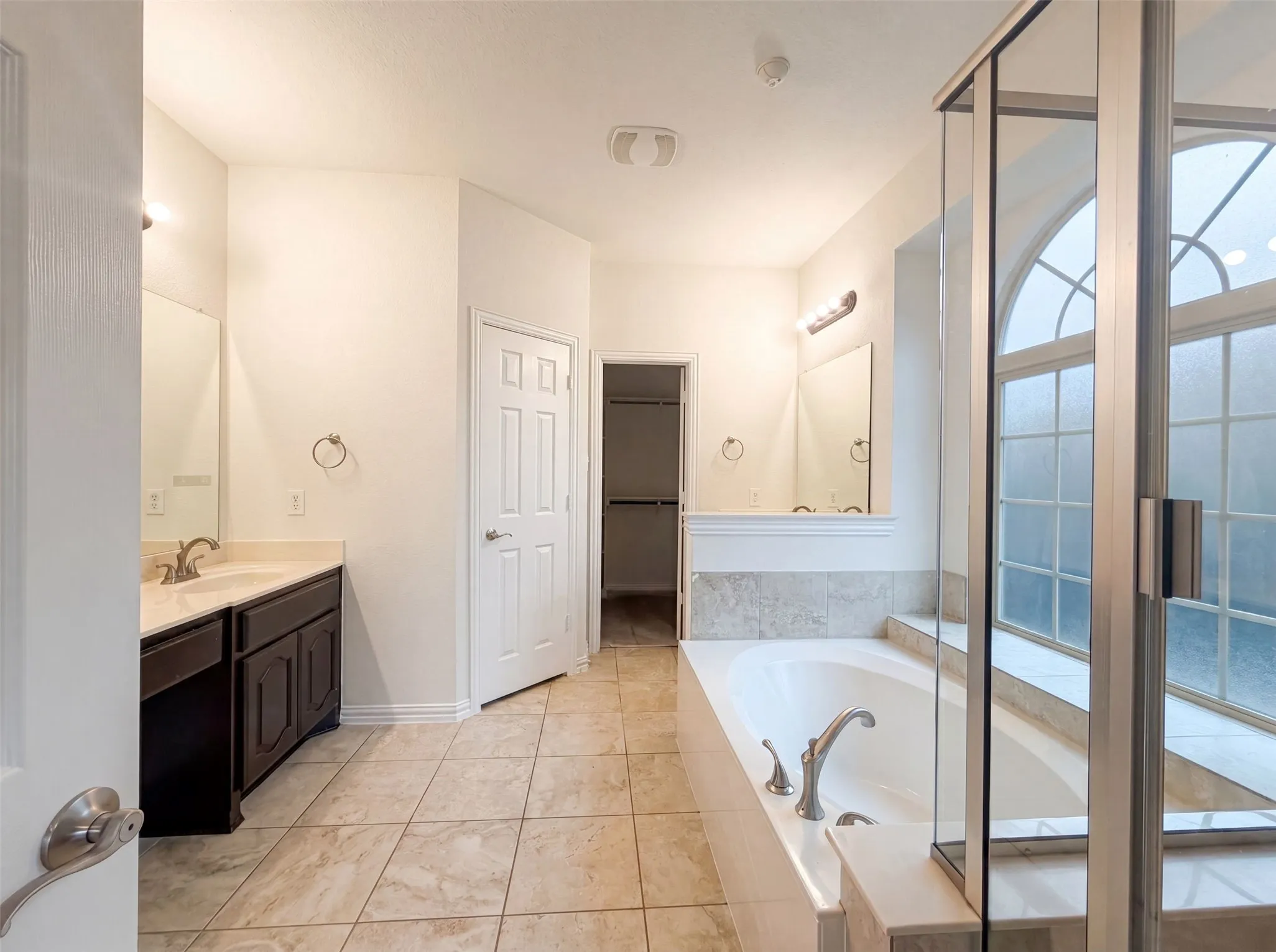 Single Family Residence For Sale in Collin County , 1421 Caruth Lane, Celina, Texas 75009, 5 Bedroom, 3 Bathroom, 2 Garage spaces, 2,560 Sqft, built in 2014, mls#21310222, Real Estate Agent in Celina, Homes For Sale in Collin county, Homes For Sale in Celina, Realtor in Celina Texas, Real Estate Brokerage Independent Realty Texas, Luminita Cordes Realtor