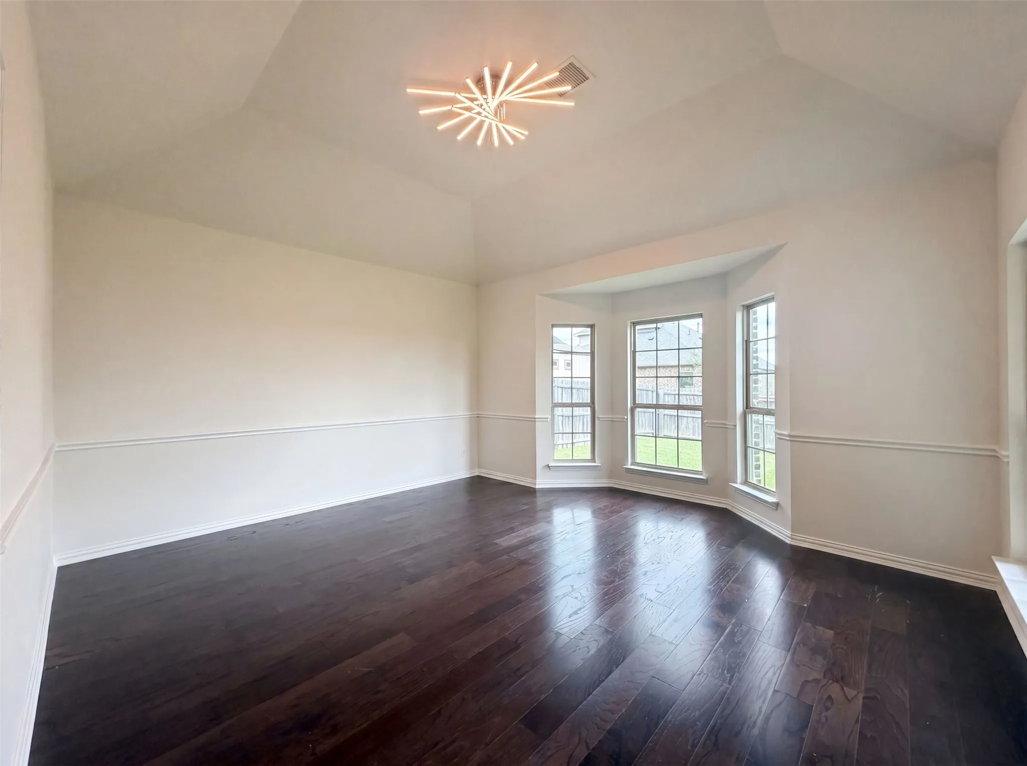 Single Family Residence For Sale in Collin County , 1421 Caruth Lane, Celina, Texas 75009, 5 Bedroom, 3 Bathroom, 2 Garage spaces, 2,560 Sqft, built in 2014, mls#21310222, Real Estate Agent in Celina, Homes For Sale in Collin county, Homes For Sale in Celina, Realtor in Celina Texas, Real Estate Brokerage Independent Realty Texas, Luminita Cordes Realtor