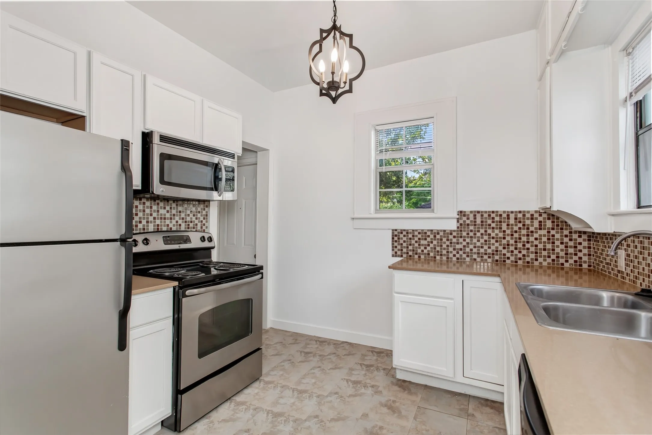 Duplex For Rent in Dallas County , 5925 Worth Street, Dallas, Texas 75214, 1 Bedroom, 1 Bathroom, Garage spaces, 651 Sqft, built in 1920, mls#21296884, Real Estate Agent in Dallas, Homes For Rent in Dallas county, Homes For Rent in Dallas, Realtor in Dallas Texas, Real Estate Brokerage Independent Realty Texas, Luminita Cordes Realtor