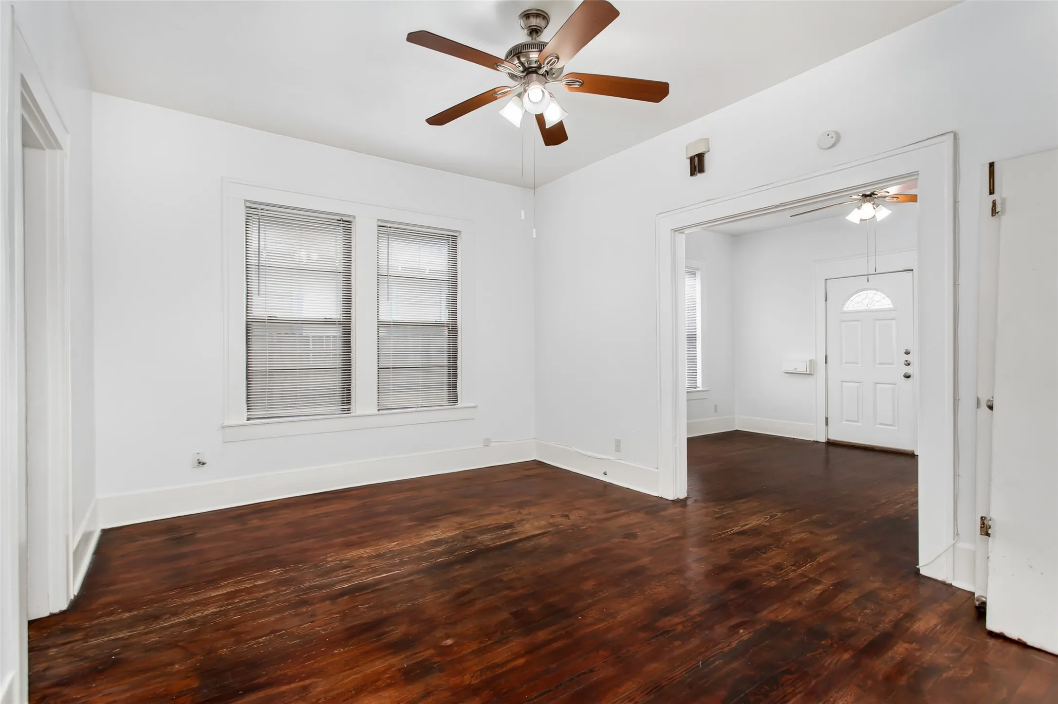 Duplex For Rent in Dallas County , 5925 Worth Street, Dallas, Texas 75214, 1 Bedroom, 1 Bathroom, Garage spaces, 651 Sqft, built in 1920, mls#21296884, Real Estate Agent in Dallas, Homes For Rent in Dallas county, Homes For Rent in Dallas, Realtor in Dallas Texas, Real Estate Brokerage Independent Realty Texas, Luminita Cordes Realtor