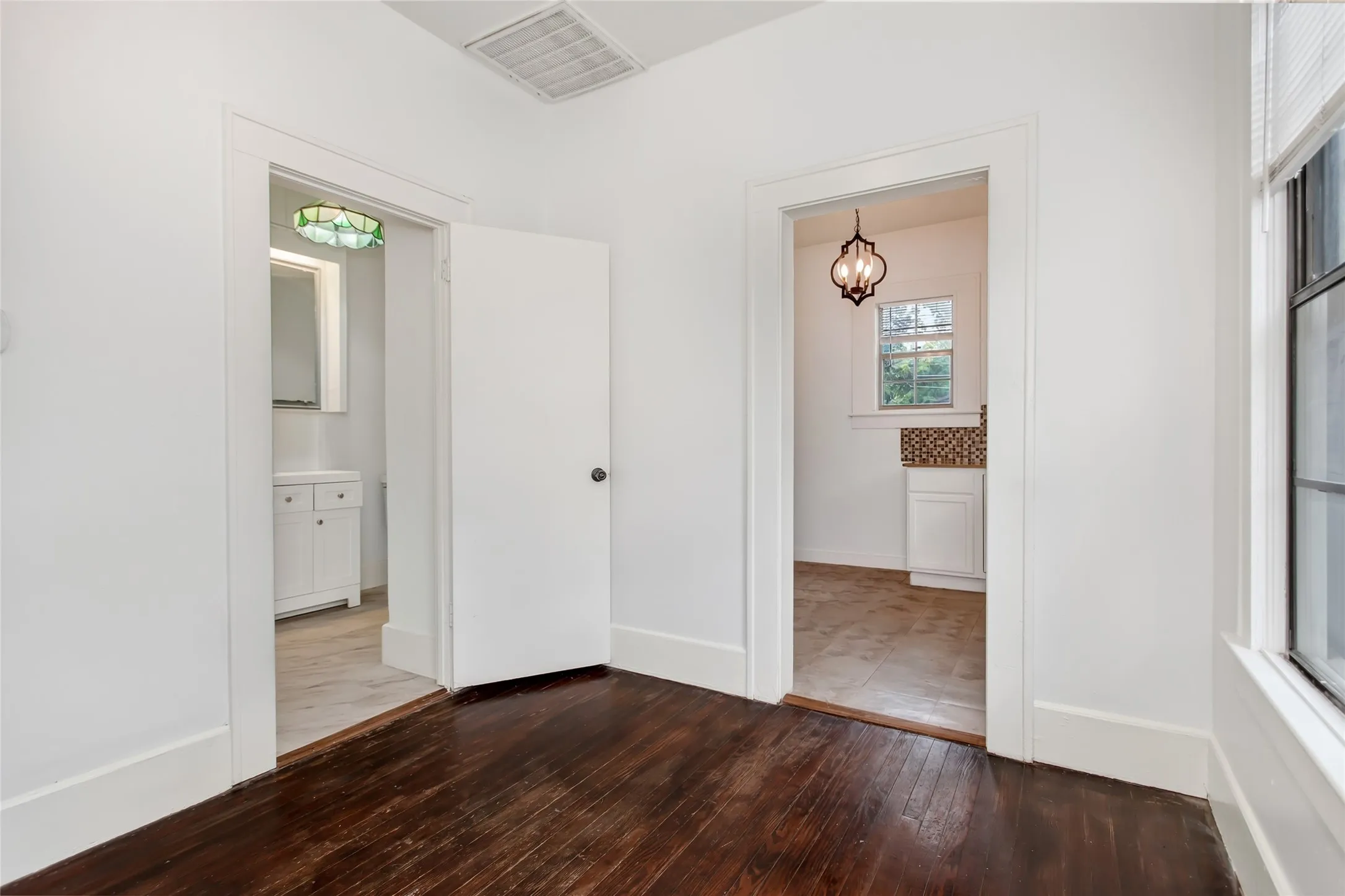 Duplex For Rent in Dallas County , 5925 Worth Street, Dallas, Texas 75214, 1 Bedroom, 1 Bathroom, Garage spaces, 651 Sqft, built in 1920, mls#21296884, Real Estate Agent in Dallas, Homes For Rent in Dallas county, Homes For Rent in Dallas, Realtor in Dallas Texas, Real Estate Brokerage Independent Realty Texas, Luminita Cordes Realtor
