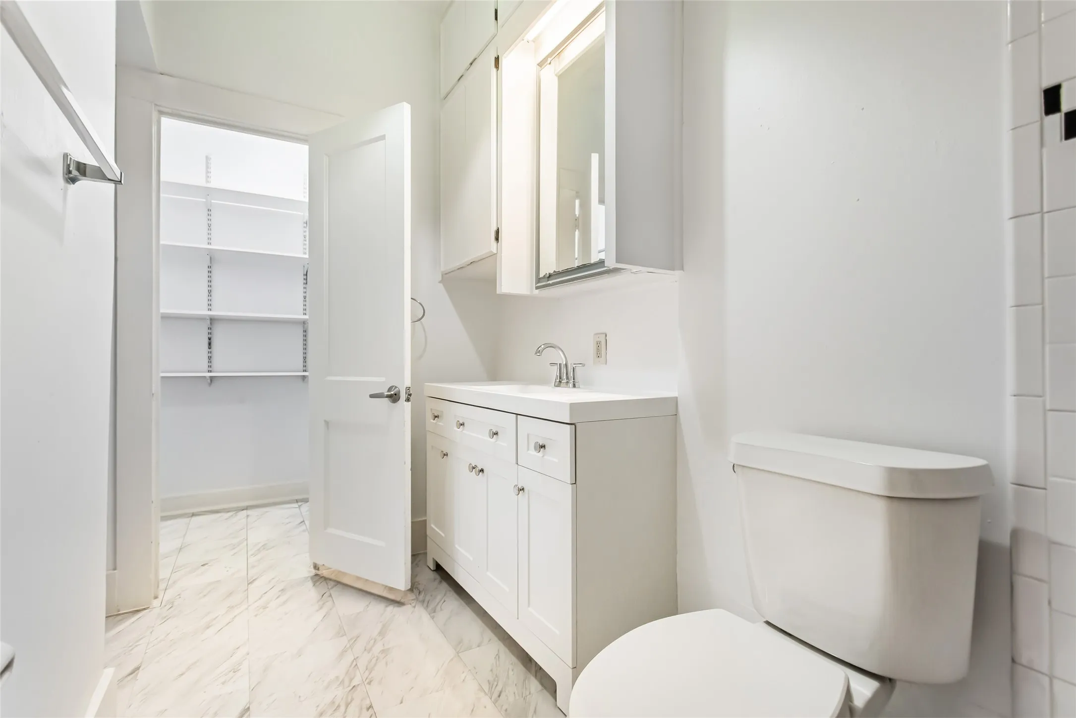 Duplex For Rent in Dallas County , 5925 Worth Street, Dallas, Texas 75214, 1 Bedroom, 1 Bathroom, Garage spaces, 651 Sqft, built in 1920, mls#21296884, Real Estate Agent in Dallas, Homes For Rent in Dallas county, Homes For Rent in Dallas, Realtor in Dallas Texas, Real Estate Brokerage Independent Realty Texas, Luminita Cordes Realtor