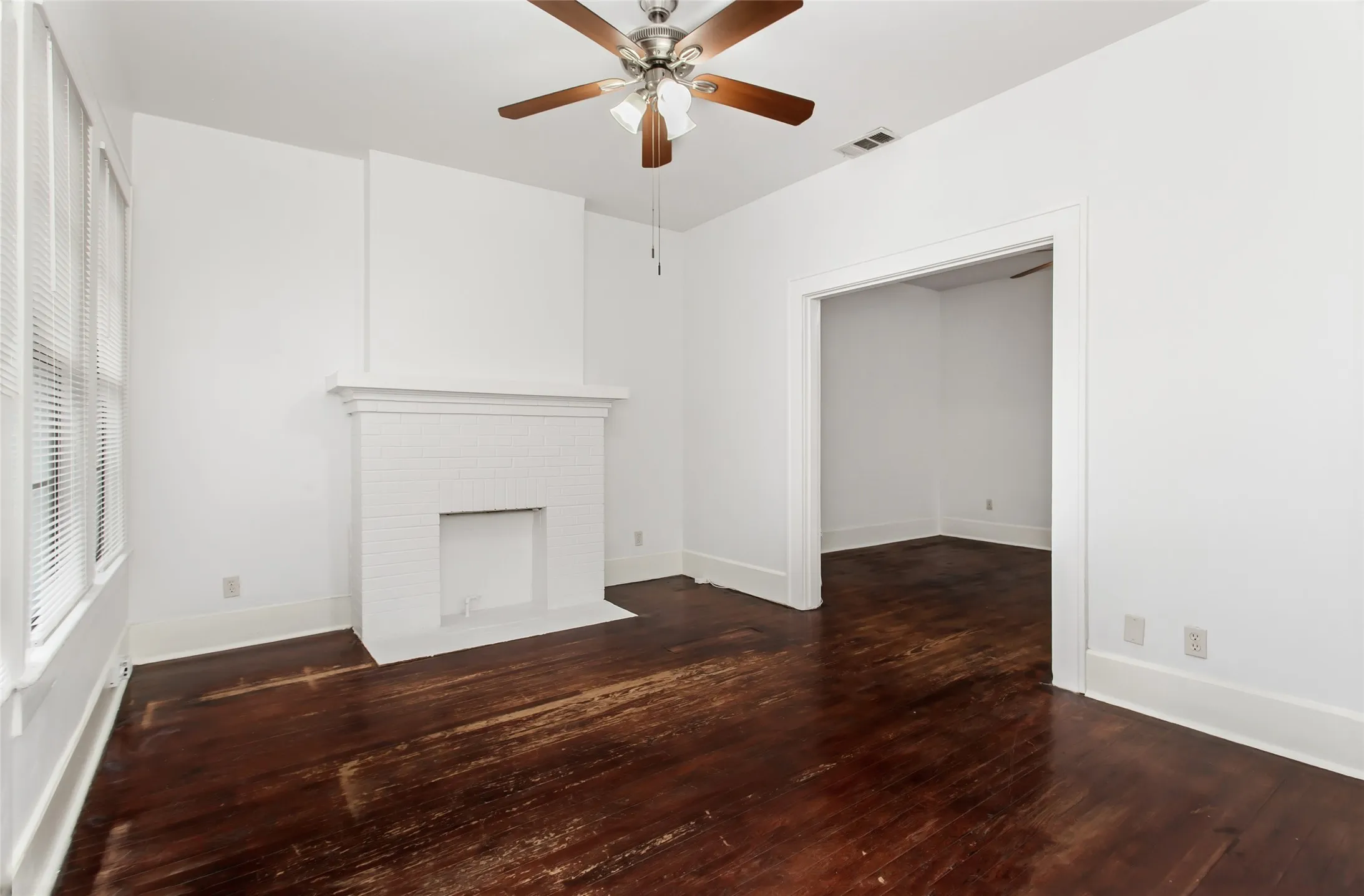Duplex For Rent in Dallas County , 5925 Worth Street, Dallas, Texas 75214, 1 Bedroom, 1 Bathroom, Garage spaces, 651 Sqft, built in 1920, mls#21296884, Real Estate Agent in Dallas, Homes For Rent in Dallas county, Homes For Rent in Dallas, Realtor in Dallas Texas, Real Estate Brokerage Independent Realty Texas, Luminita Cordes Realtor