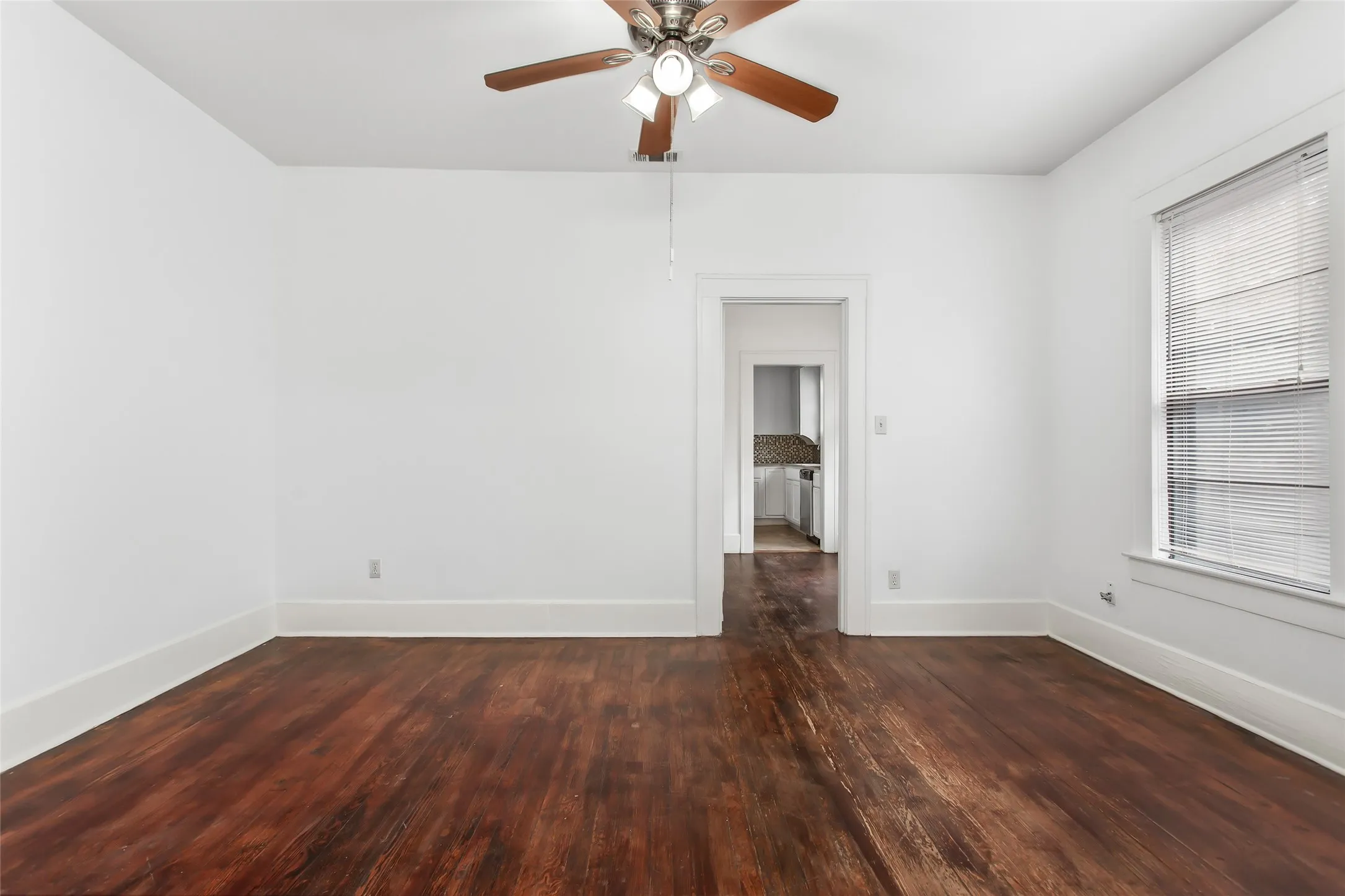Duplex For Rent in Dallas County , 5925 Worth Street, Dallas, Texas 75214, 1 Bedroom, 1 Bathroom, Garage spaces, 651 Sqft, built in 1920, mls#21296884, Real Estate Agent in Dallas, Homes For Rent in Dallas county, Homes For Rent in Dallas, Realtor in Dallas Texas, Real Estate Brokerage Independent Realty Texas, Luminita Cordes Realtor