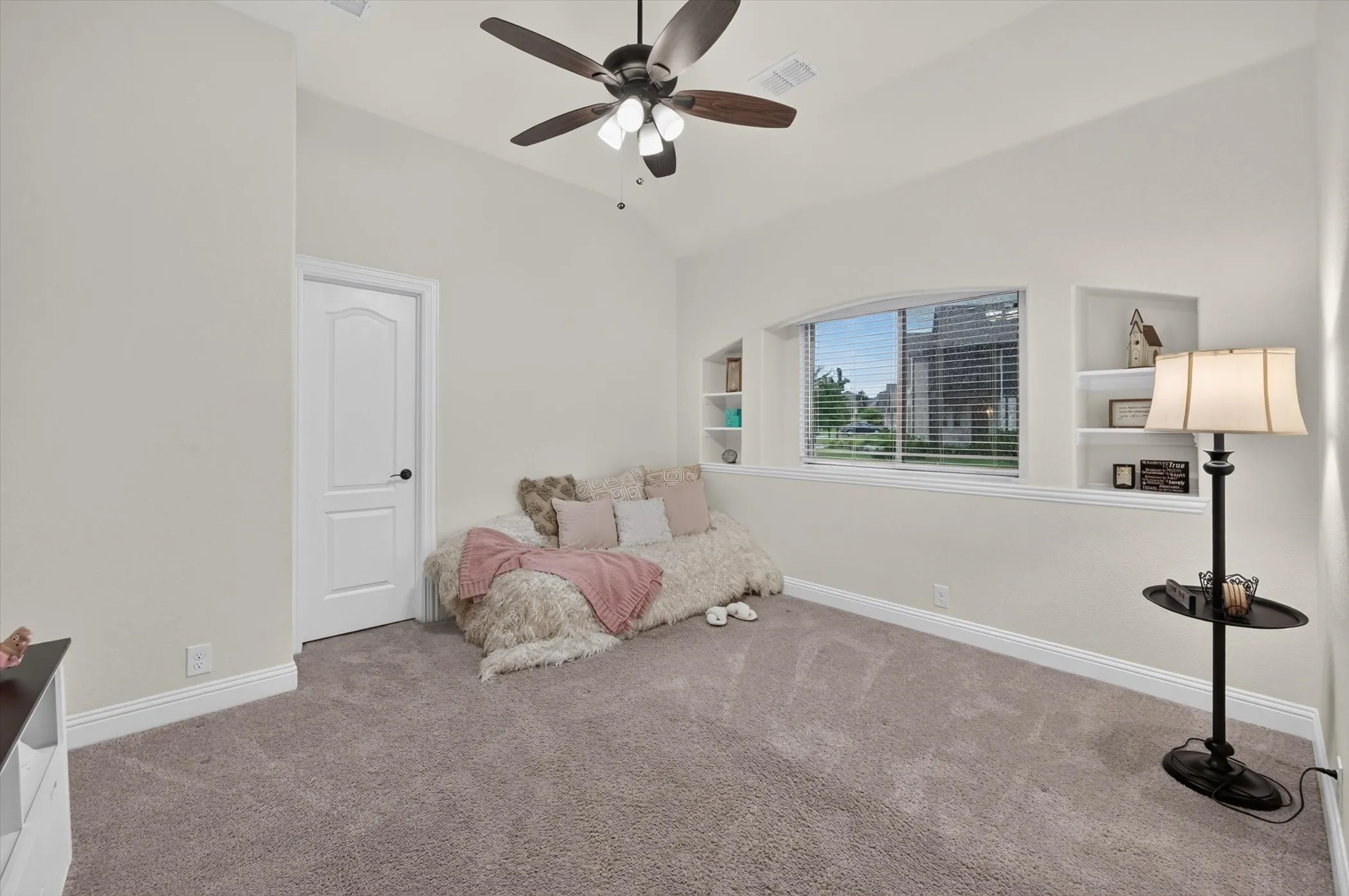 Single Family Residence For Sale in Denton County , 11601 Norcross Drive, Cross Roads, Texas 76227, 4 Bedroom, 4 Bathroom, 3 Garage spaces, 3,517 Sqft, built in 2020, mls#21308420, Real Estate Agent in Cross Roads, Homes For Sale in Denton county, Homes For Sale in Cross Roads, Realtor in Cross Roads Texas, Real Estate Brokerage Independent Realty Texas, Luminita Cordes Realtor