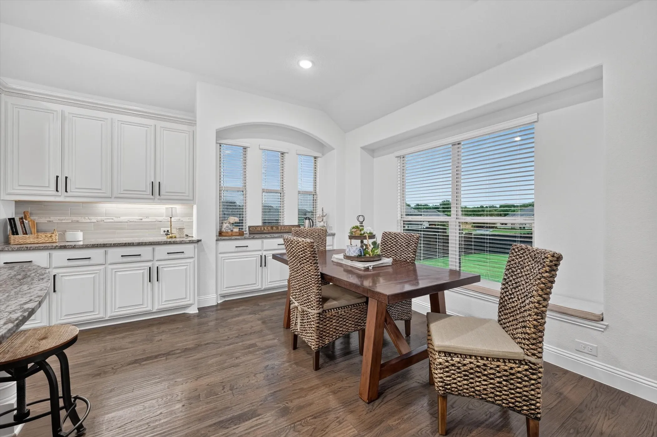 Single Family Residence For Sale in Denton County , 11601 Norcross Drive, Cross Roads, Texas 76227, 4 Bedroom, 4 Bathroom, 3 Garage spaces, 3,517 Sqft, built in 2020, mls#21308420, Real Estate Agent in Cross Roads, Homes For Sale in Denton county, Homes For Sale in Cross Roads, Realtor in Cross Roads Texas, Real Estate Brokerage Independent Realty Texas, Luminita Cordes Realtor