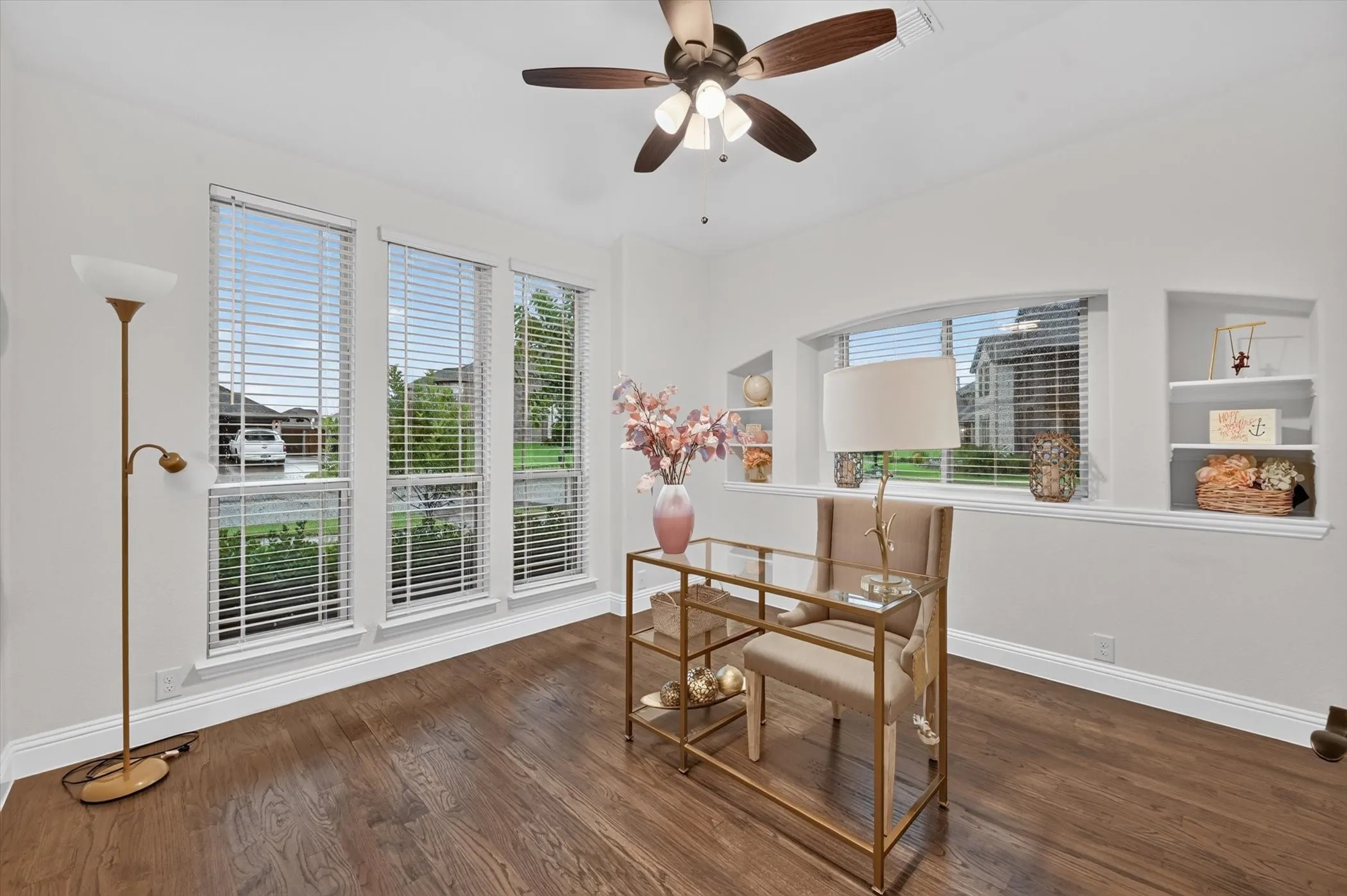 Single Family Residence For Sale in Denton County , 11601 Norcross Drive, Cross Roads, Texas 76227, 4 Bedroom, 4 Bathroom, 3 Garage spaces, 3,517 Sqft, built in 2020, mls#21308420, Real Estate Agent in Cross Roads, Homes For Sale in Denton county, Homes For Sale in Cross Roads, Realtor in Cross Roads Texas, Real Estate Brokerage Independent Realty Texas, Luminita Cordes Realtor