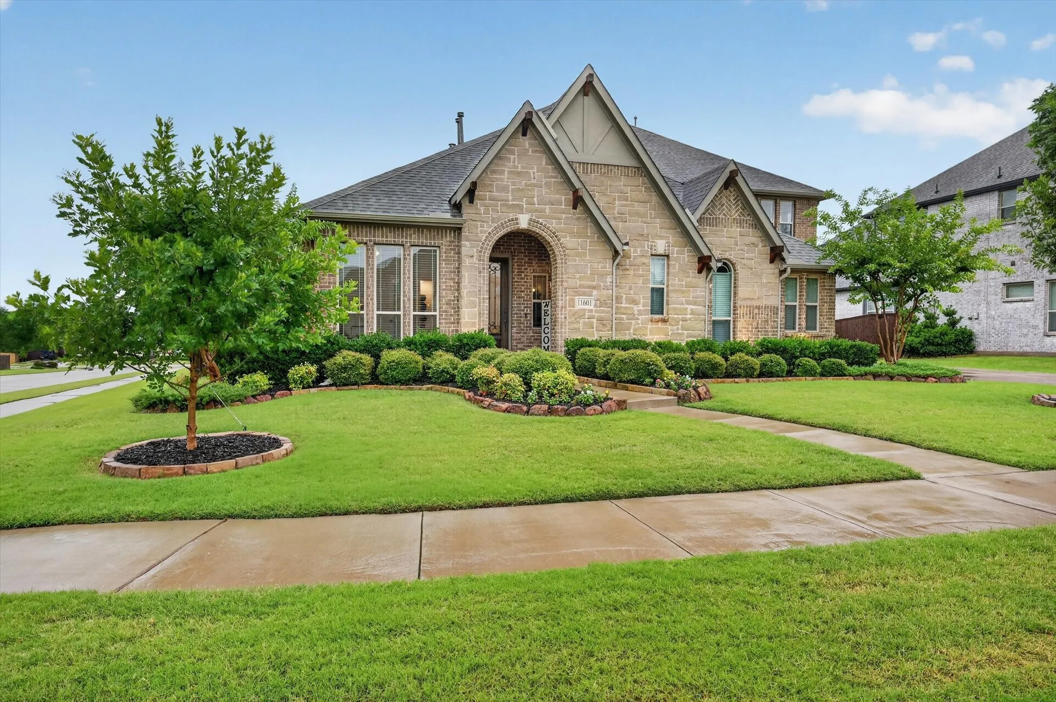 Single Family Residence For Sale in Denton County , 11601 Norcross Drive, Cross Roads, Texas 76227, 4 Bedroom, 4 Bathroom, 3 Garage spaces, 3,517 Sqft, built in 2020, mls#21308420, Real Estate Agent in Cross Roads, Homes For Sale in Denton county, Homes For Sale in Cross Roads, Realtor in Cross Roads Texas, Real Estate Brokerage Independent Realty Texas, Luminita Cordes Realtor