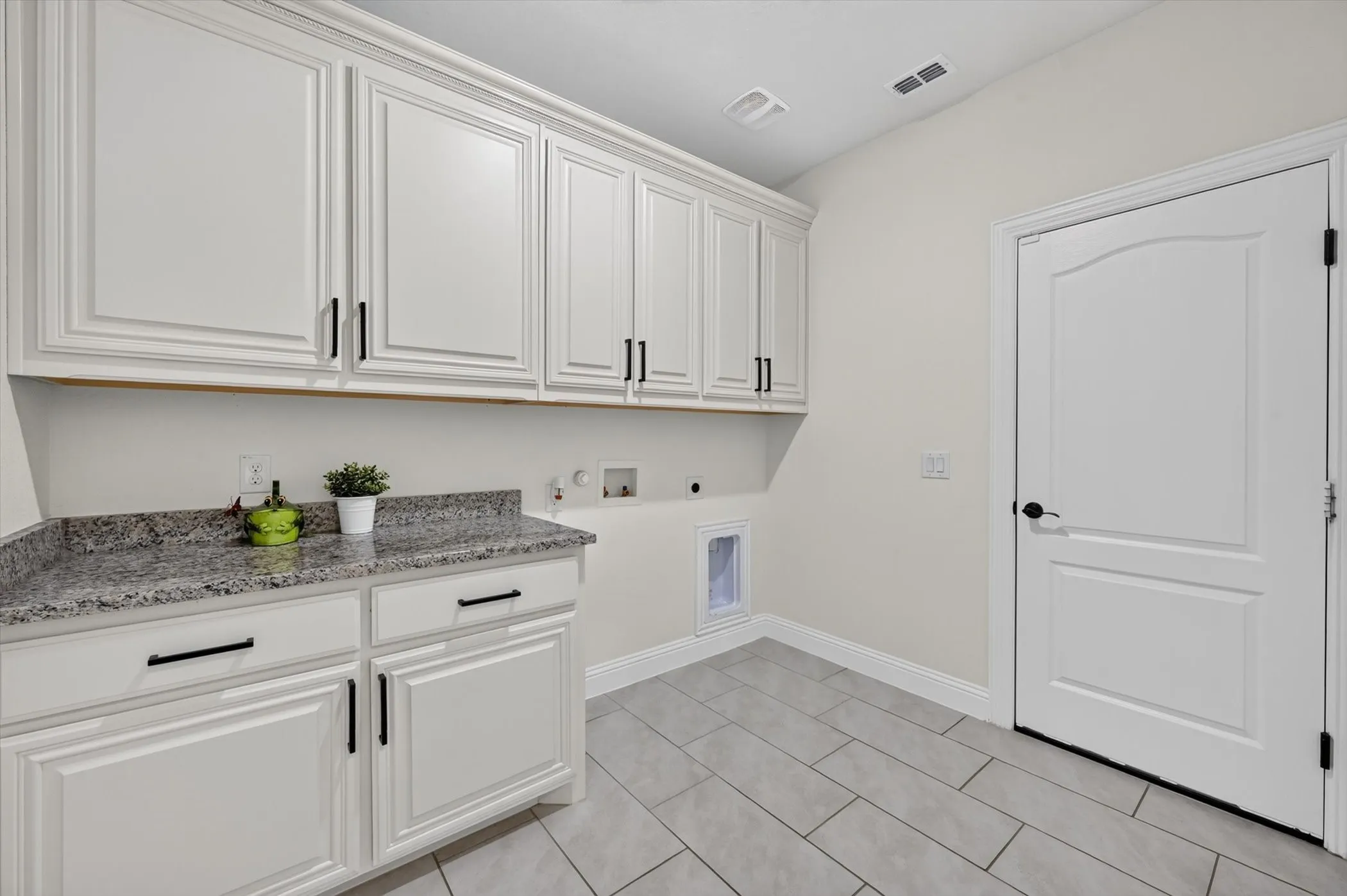 Single Family Residence For Sale in Denton County , 11601 Norcross Drive, Cross Roads, Texas 76227, 4 Bedroom, 4 Bathroom, 3 Garage spaces, 3,517 Sqft, built in 2020, mls#21308420, Real Estate Agent in Cross Roads, Homes For Sale in Denton county, Homes For Sale in Cross Roads, Realtor in Cross Roads Texas, Real Estate Brokerage Independent Realty Texas, Luminita Cordes Realtor