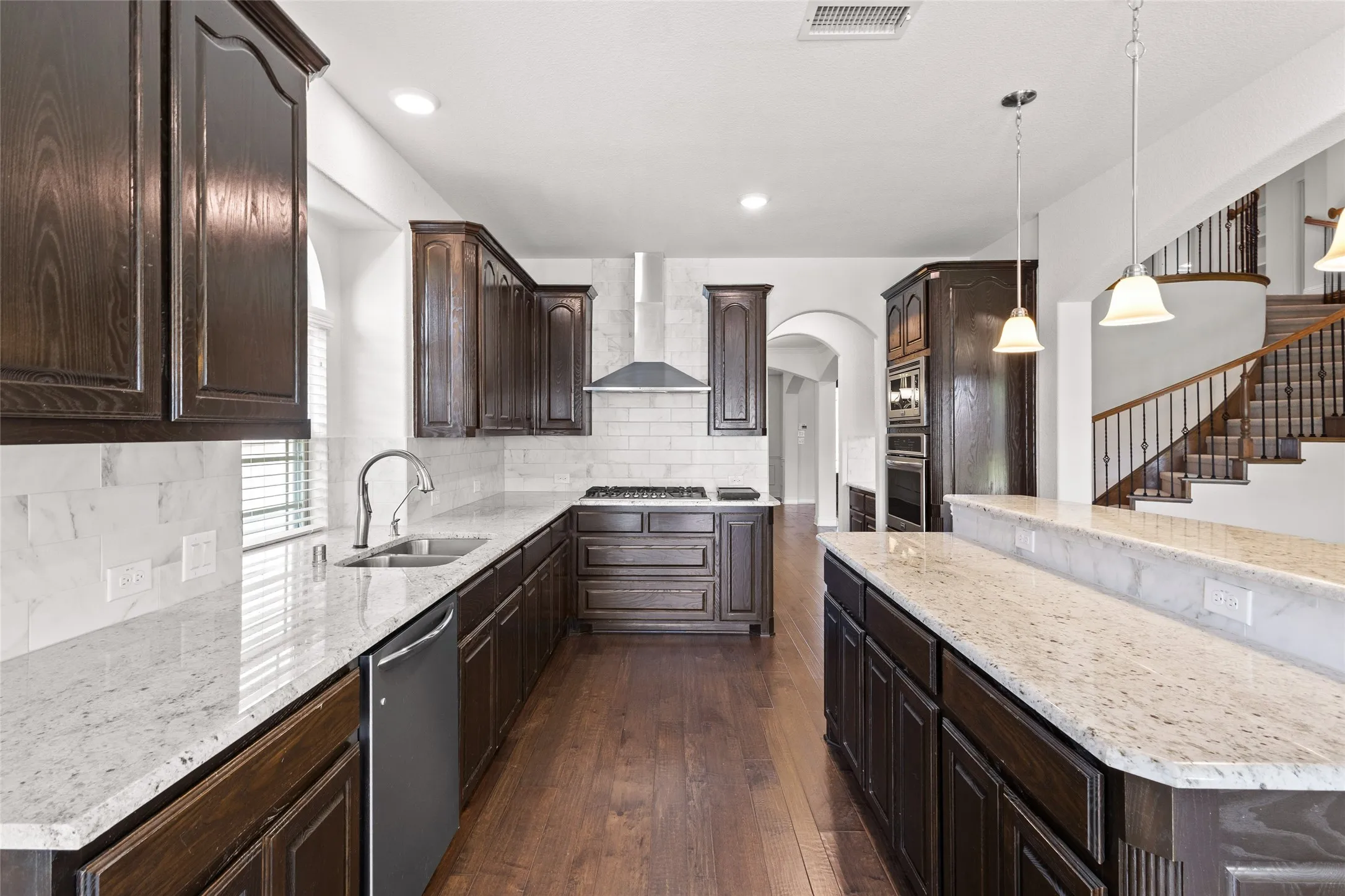 Single Family Residence For Sale in Tarrant County , 604 Cody Lane, Mansfield, Texas 76063, 5 Bedroom, 4 Bathroom, 2 Garage spaces, 4,222 Sqft, built in 2017, mls#21302472, Real Estate Agent in Mansfield, Homes For Sale in Tarrant county, Homes For Sale in Mansfield, Realtor in Mansfield Texas, Real Estate Brokerage Independent Realty Texas, Luminita Cordes Realtor