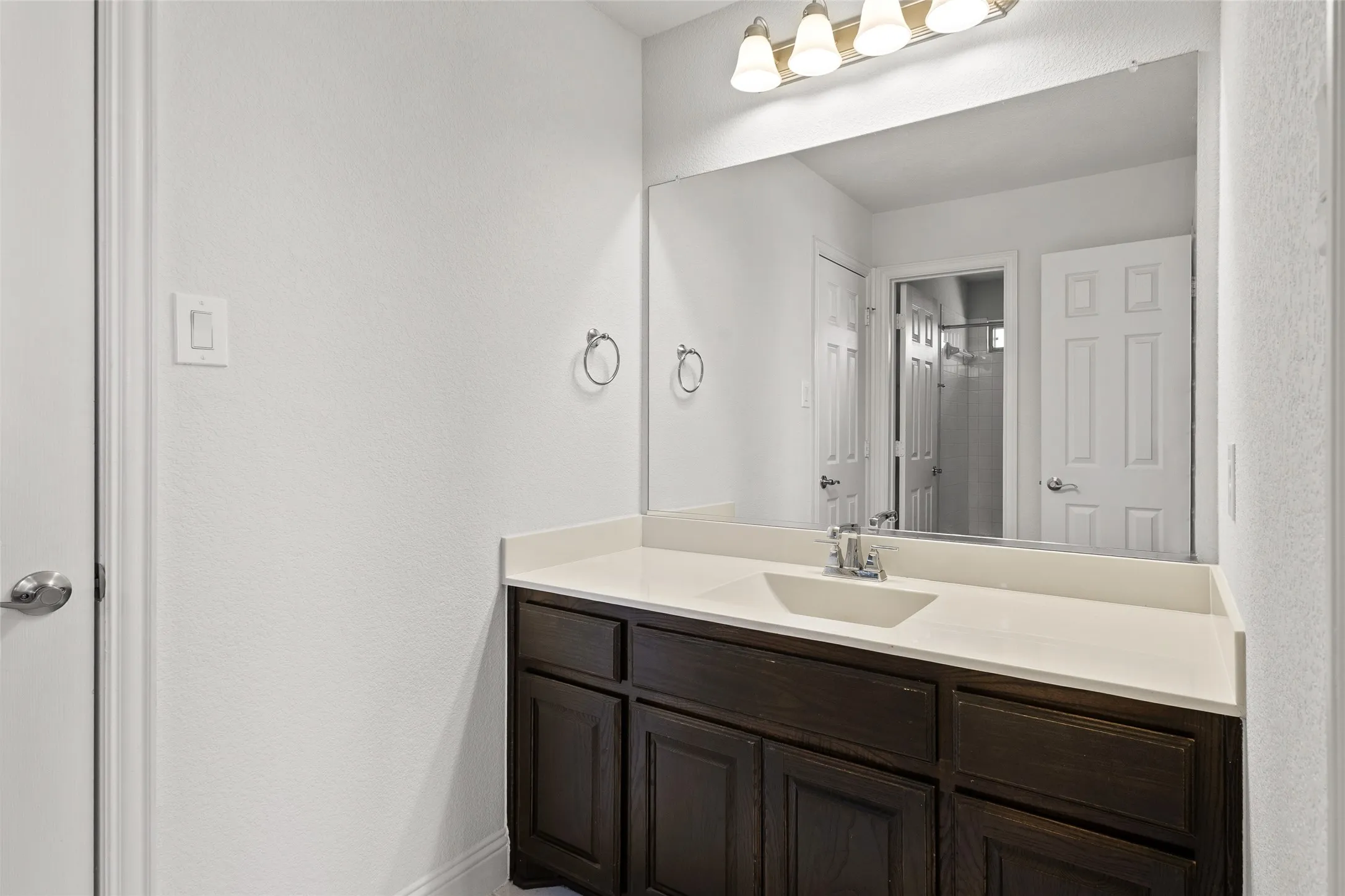 Single Family Residence For Sale in Tarrant County , 604 Cody Lane, Mansfield, Texas 76063, 5 Bedroom, 4 Bathroom, 2 Garage spaces, 4,222 Sqft, built in 2017, mls#21302472, Real Estate Agent in Mansfield, Homes For Sale in Tarrant county, Homes For Sale in Mansfield, Realtor in Mansfield Texas, Real Estate Brokerage Independent Realty Texas, Luminita Cordes Realtor