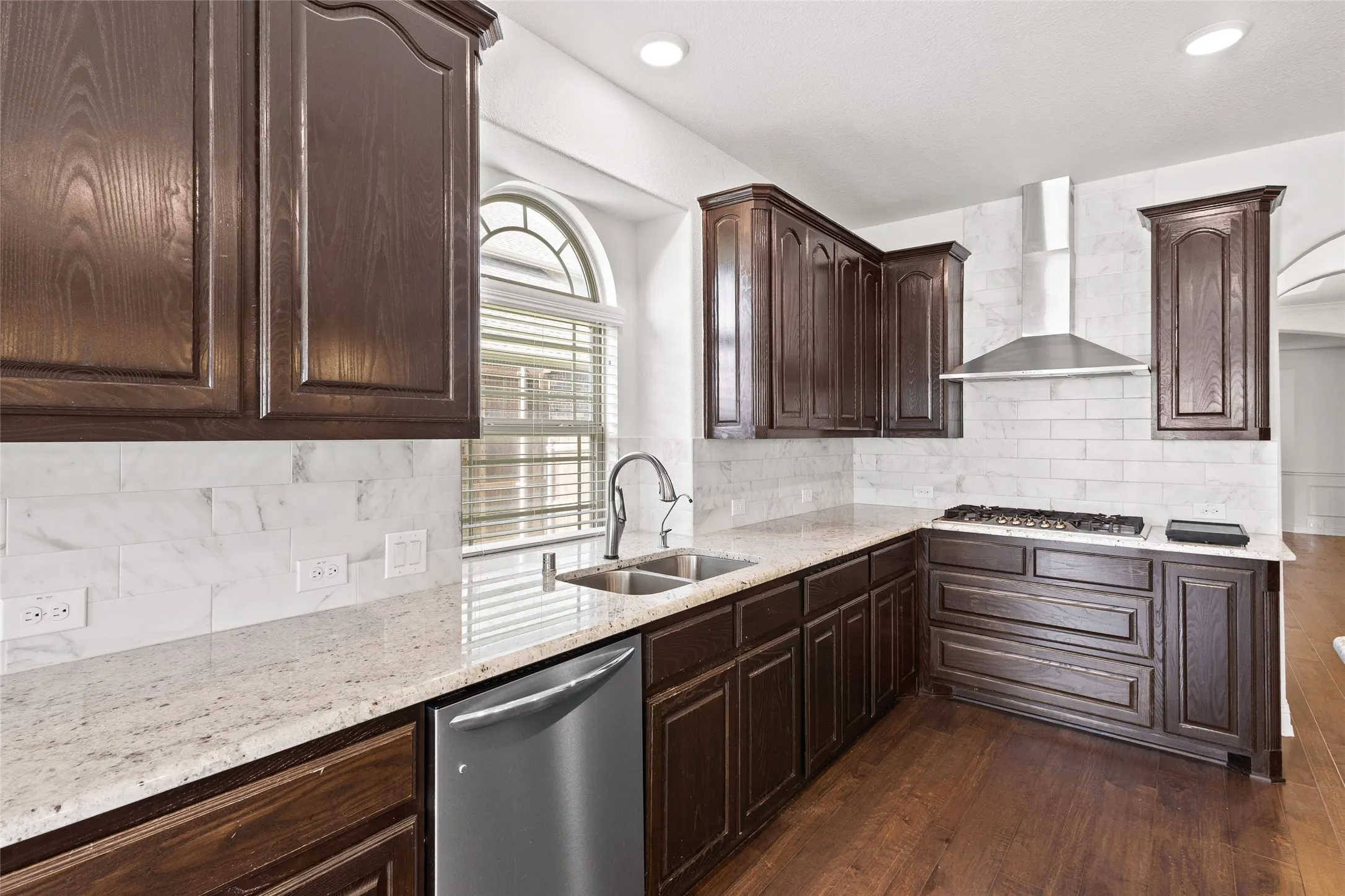 Single Family Residence For Sale in Tarrant County , 604 Cody Lane, Mansfield, Texas 76063, 5 Bedroom, 4 Bathroom, 2 Garage spaces, 4,222 Sqft, built in 2017, mls#21302472, Real Estate Agent in Mansfield, Homes For Sale in Tarrant county, Homes For Sale in Mansfield, Realtor in Mansfield Texas, Real Estate Brokerage Independent Realty Texas, Luminita Cordes Realtor