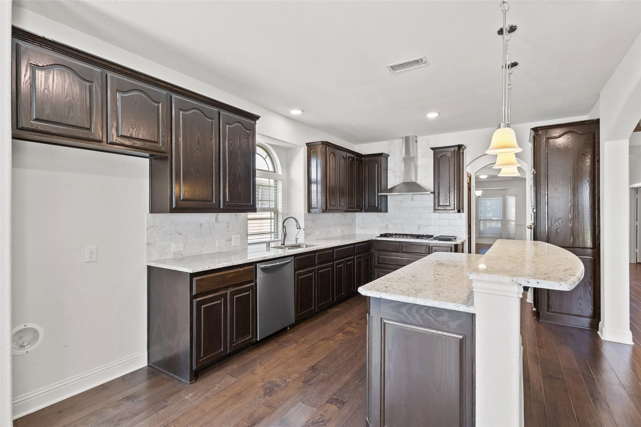 Single Family Residence For Sale in Tarrant County , 604 Cody Lane, Mansfield, Texas 76063, 5 Bedroom, 4 Bathroom, 2 Garage spaces, 4,222 Sqft, built in 2017, mls#21302472, Real Estate Agent in Mansfield, Homes For Sale in Tarrant county, Homes For Sale in Mansfield, Realtor in Mansfield Texas, Real Estate Brokerage Independent Realty Texas, Luminita Cordes Realtor
