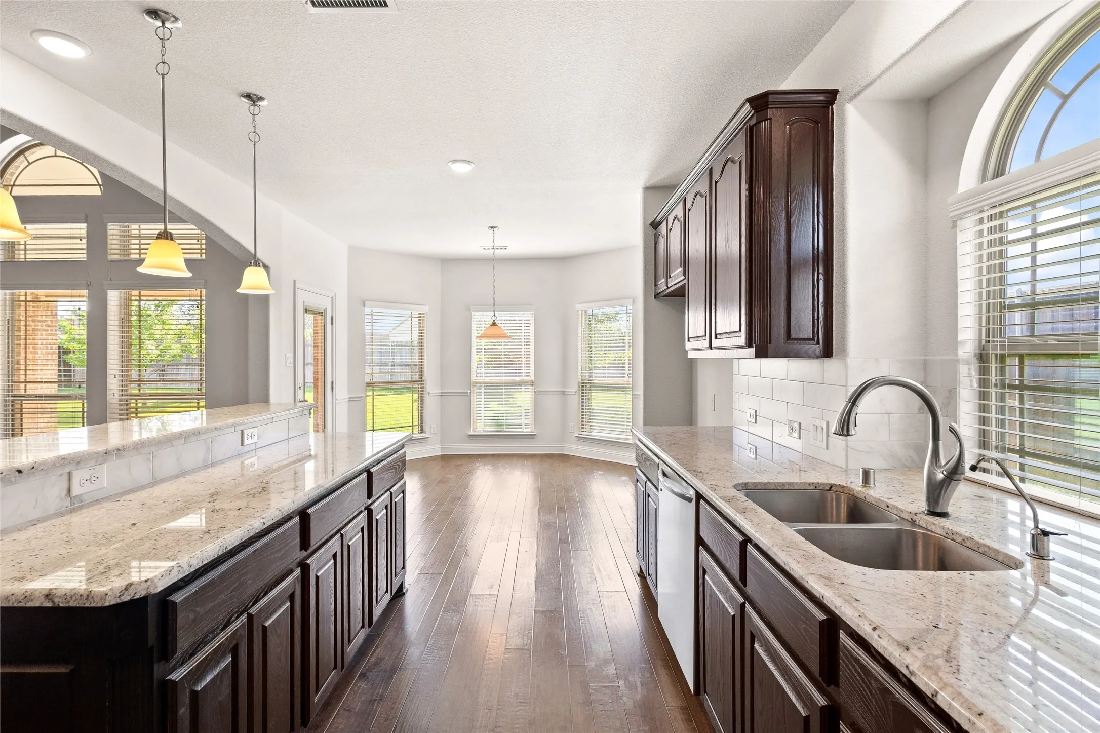 Single Family Residence For Sale in Tarrant County , 604 Cody Lane, Mansfield, Texas 76063, 5 Bedroom, 4 Bathroom, 2 Garage spaces, 4,222 Sqft, built in 2017, mls#21302472, Real Estate Agent in Mansfield, Homes For Sale in Tarrant county, Homes For Sale in Mansfield, Realtor in Mansfield Texas, Real Estate Brokerage Independent Realty Texas, Luminita Cordes Realtor