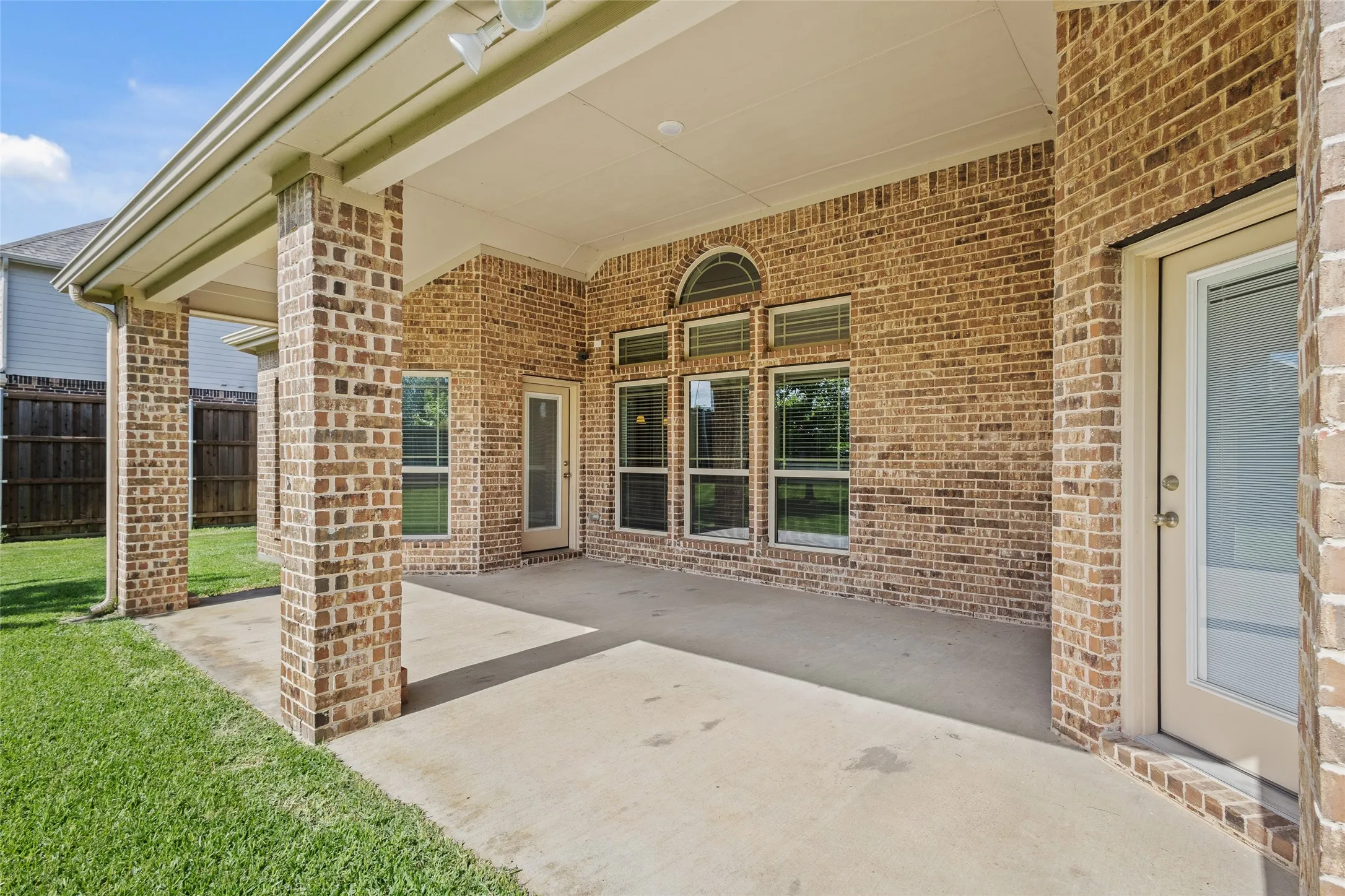 Single Family Residence For Sale in Tarrant County , 604 Cody Lane, Mansfield, Texas 76063, 5 Bedroom, 4 Bathroom, 2 Garage spaces, 4,222 Sqft, built in 2017, mls#21302472, Real Estate Agent in Mansfield, Homes For Sale in Tarrant county, Homes For Sale in Mansfield, Realtor in Mansfield Texas, Real Estate Brokerage Independent Realty Texas, Luminita Cordes Realtor