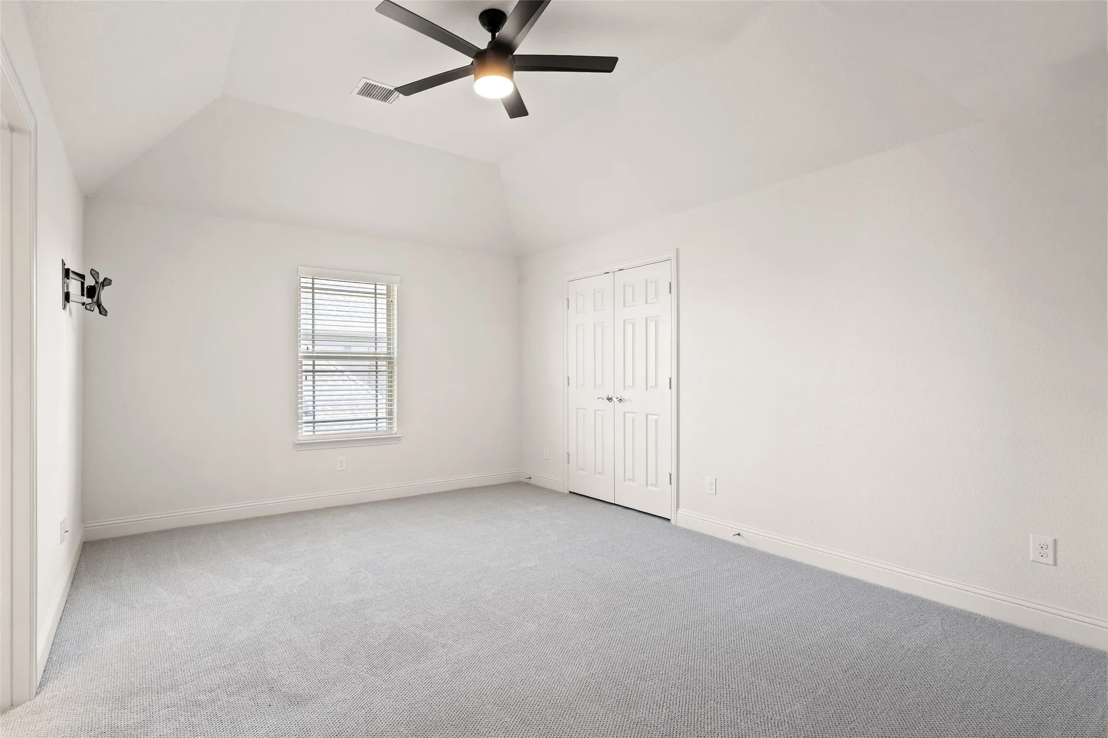 Single Family Residence For Sale in Tarrant County , 604 Cody Lane, Mansfield, Texas 76063, 5 Bedroom, 4 Bathroom, 2 Garage spaces, 4,222 Sqft, built in 2017, mls#21302472, Real Estate Agent in Mansfield, Homes For Sale in Tarrant county, Homes For Sale in Mansfield, Realtor in Mansfield Texas, Real Estate Brokerage Independent Realty Texas, Luminita Cordes Realtor