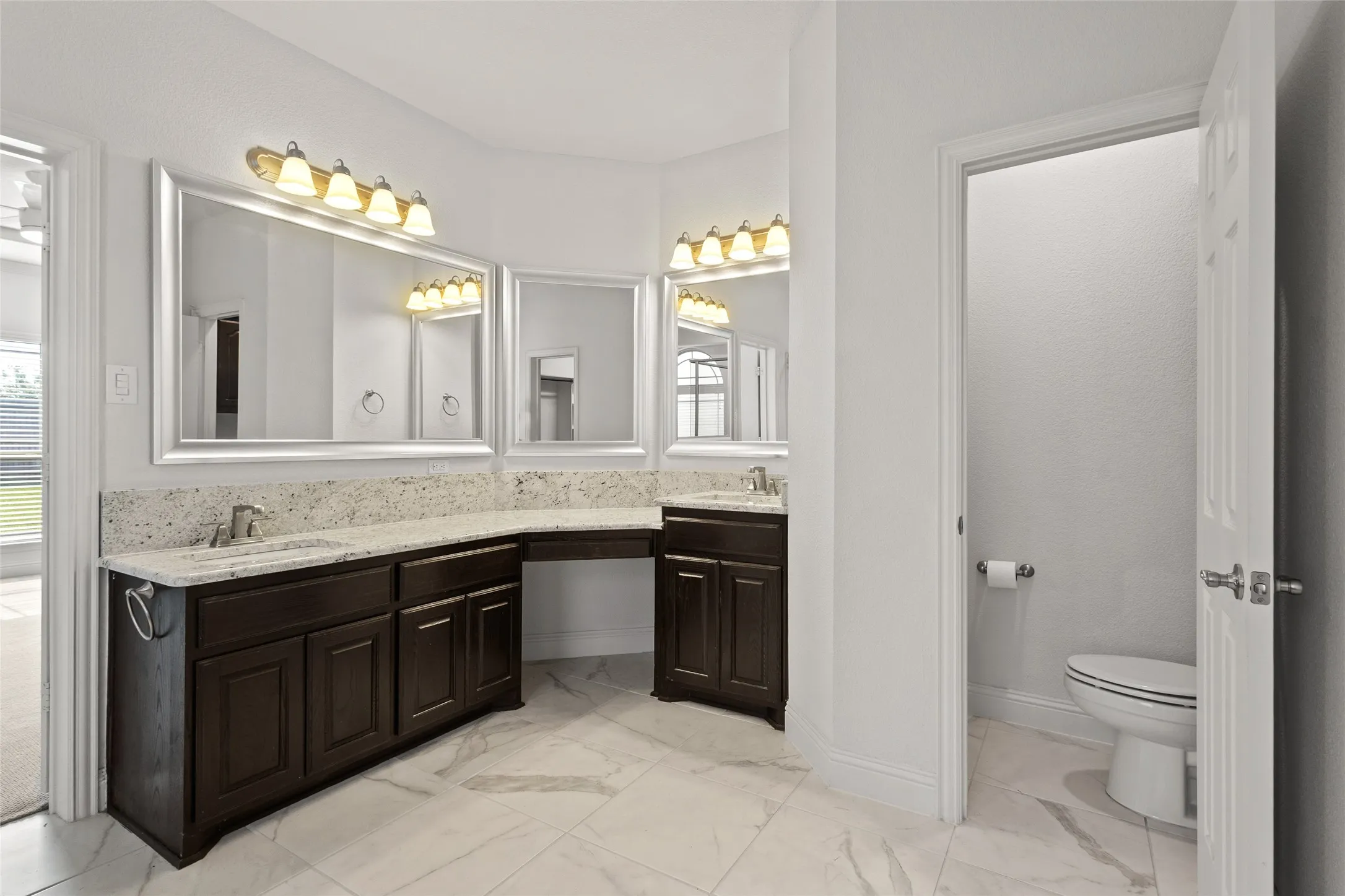 Single Family Residence For Sale in Tarrant County , 604 Cody Lane, Mansfield, Texas 76063, 5 Bedroom, 4 Bathroom, 2 Garage spaces, 4,222 Sqft, built in 2017, mls#21302472, Real Estate Agent in Mansfield, Homes For Sale in Tarrant county, Homes For Sale in Mansfield, Realtor in Mansfield Texas, Real Estate Brokerage Independent Realty Texas, Luminita Cordes Realtor