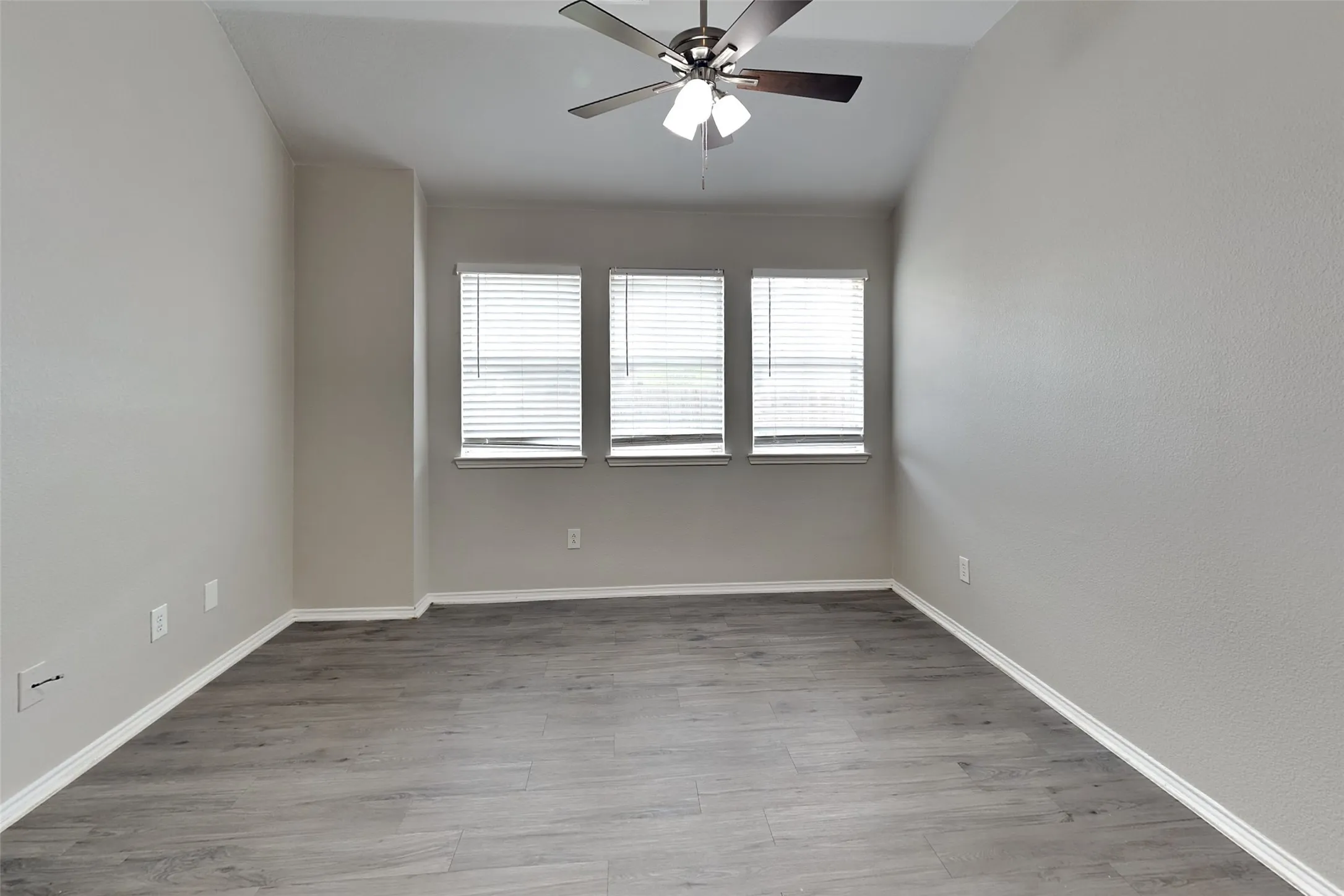 Single Family Residence For Rent in Denton County , 711 Blue Heron, Aubrey, Texas 76227, 3 Bedroom, 2 Bathroom, 2 Garage spaces, 1,733 Sqft, built in 2003, mls#21310303, Real Estate Agent in Aubrey, Homes For Rent in Denton county, Homes For Rent in Aubrey, Realtor in Aubrey Texas, Real Estate Brokerage Independent Realty Texas, Luminita Cordes Realtor