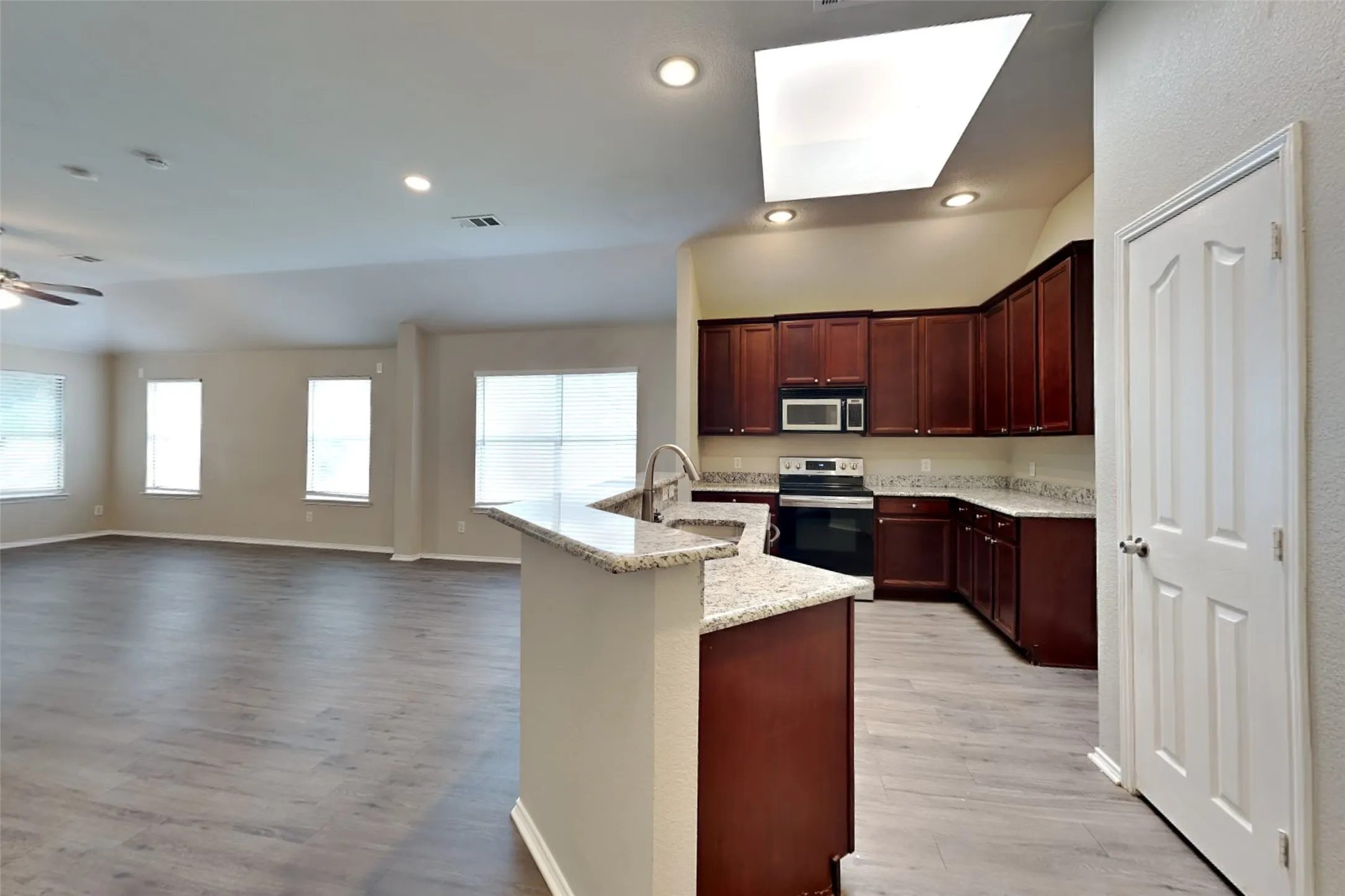 Single Family Residence For Rent in Denton County , 711 Blue Heron, Aubrey, Texas 76227, 3 Bedroom, 2 Bathroom, 2 Garage spaces, 1,733 Sqft, built in 2003, mls#21310303, Real Estate Agent in Aubrey, Homes For Rent in Denton county, Homes For Rent in Aubrey, Realtor in Aubrey Texas, Real Estate Brokerage Independent Realty Texas, Luminita Cordes Realtor