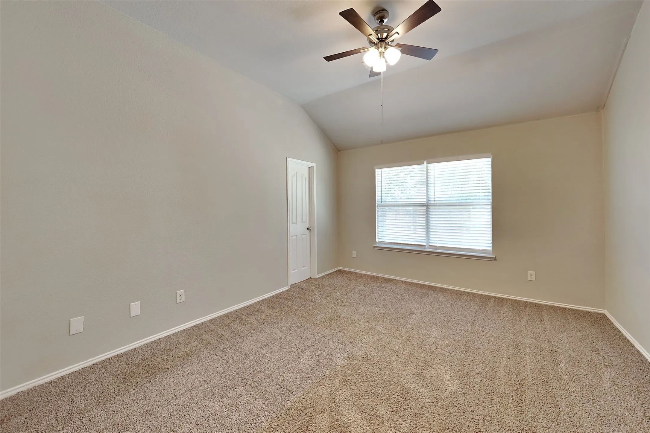 Single Family Residence For Rent in Denton County , 711 Blue Heron, Aubrey, Texas 76227, 3 Bedroom, 2 Bathroom, 2 Garage spaces, 1,733 Sqft, built in 2003, mls#21310303, Real Estate Agent in Aubrey, Homes For Rent in Denton county, Homes For Rent in Aubrey, Realtor in Aubrey Texas, Real Estate Brokerage Independent Realty Texas, Luminita Cordes Realtor