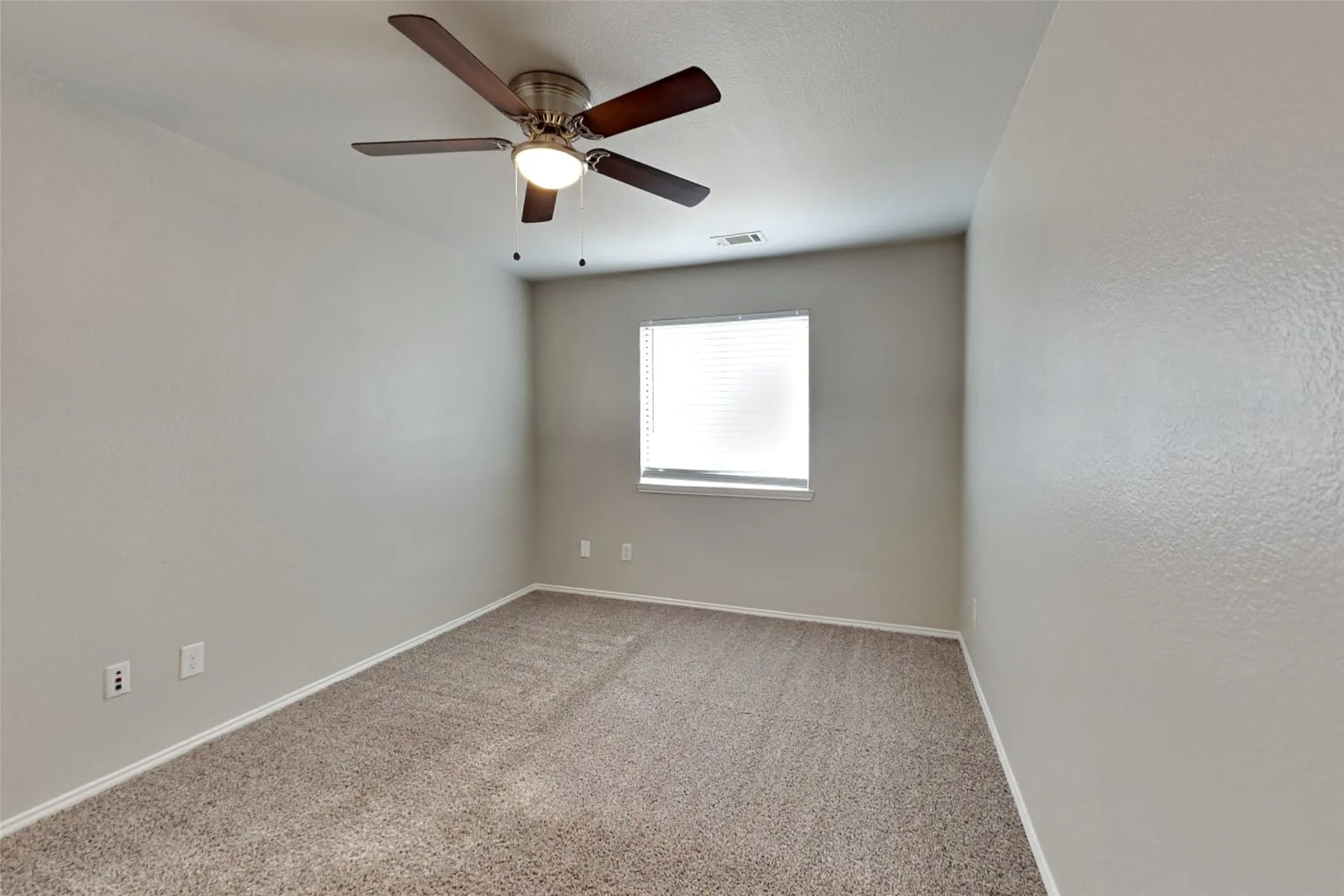 Single Family Residence For Rent in Denton County , 711 Blue Heron, Aubrey, Texas 76227, 3 Bedroom, 2 Bathroom, 2 Garage spaces, 1,733 Sqft, built in 2003, mls#21310303, Real Estate Agent in Aubrey, Homes For Rent in Denton county, Homes For Rent in Aubrey, Realtor in Aubrey Texas, Real Estate Brokerage Independent Realty Texas, Luminita Cordes Realtor