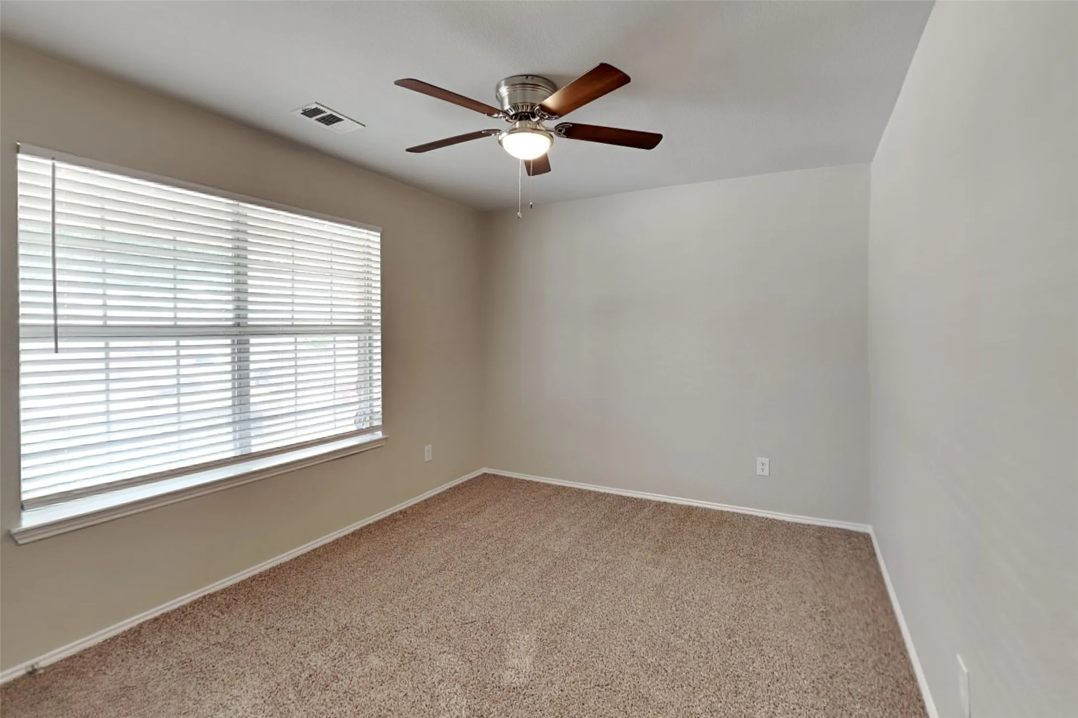 Single Family Residence For Rent in Denton County , 711 Blue Heron, Aubrey, Texas 76227, 3 Bedroom, 2 Bathroom, 2 Garage spaces, 1,733 Sqft, built in 2003, mls#21310303, Real Estate Agent in Aubrey, Homes For Rent in Denton county, Homes For Rent in Aubrey, Realtor in Aubrey Texas, Real Estate Brokerage Independent Realty Texas, Luminita Cordes Realtor