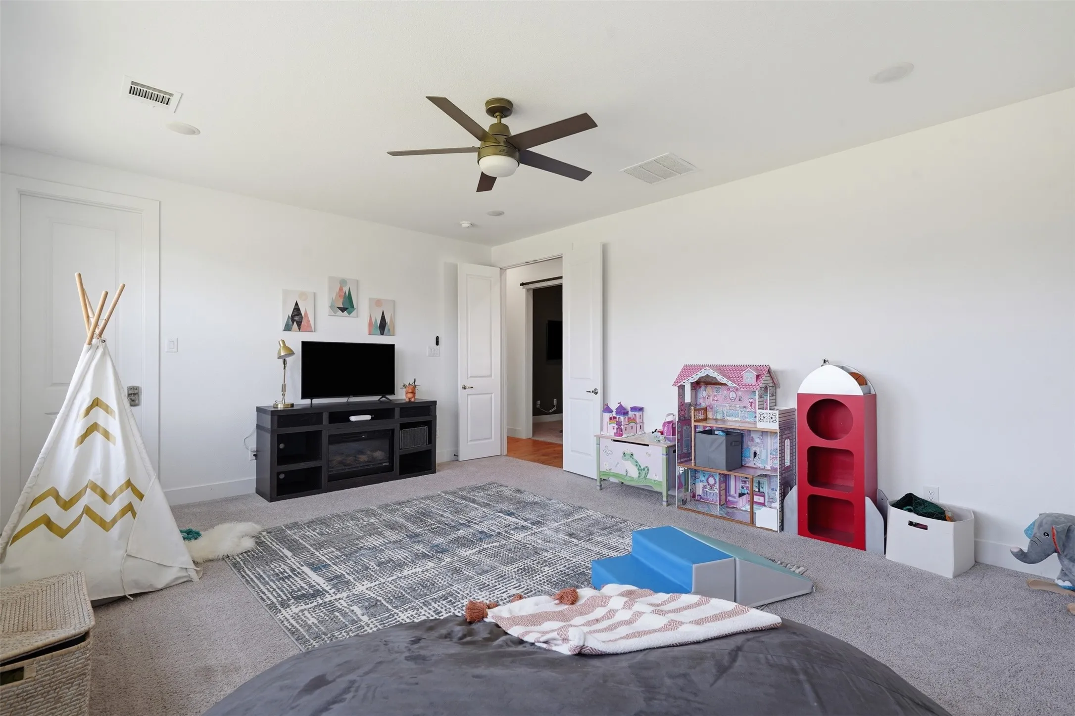 Single Family Residence For Sale in Tarrant County , 328 Wimberley Drive, Haslet, Texas 76052, 5 Bedroom, 4 Bathroom, 3 Garage spaces, 3,908 Sqft, built in 2023, mls#21308410, Real Estate Agent in Haslet, Homes For Sale in Tarrant county, Homes For Sale in Haslet, Realtor in Haslet Texas, Real Estate Brokerage Independent Realty Texas, Luminita Cordes Realtor