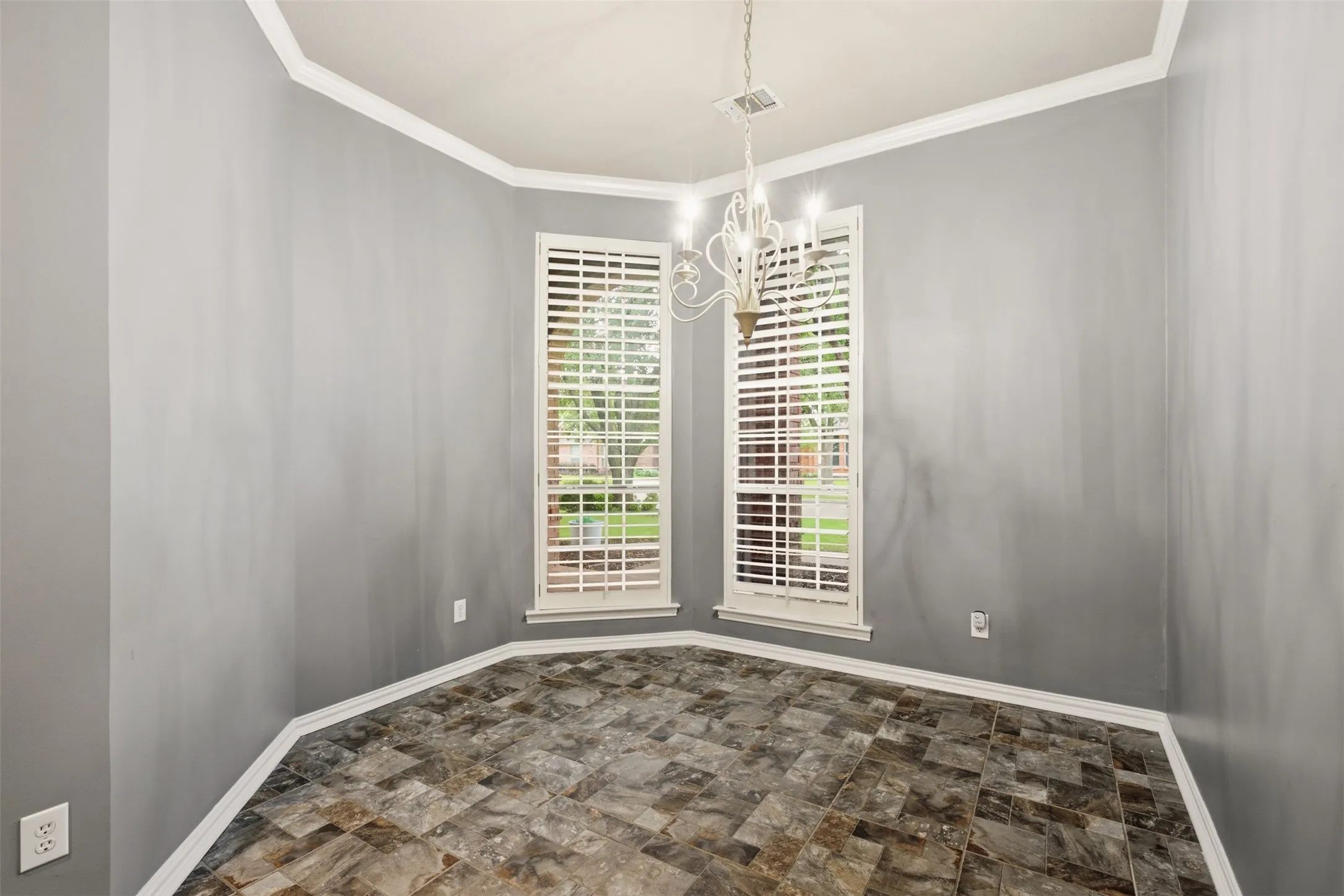 Single Family Residence For Sale in Tarrant County , 1109 Brook Arbor Drive, Mansfield, Texas 76063, 4 Bedroom, 2 Bathroom, 2 Garage spaces, 2,443 Sqft, built in 1998, mls#21304550, Real Estate Agent in Mansfield, Homes For Sale in Tarrant county, Homes For Sale in Mansfield, Realtor in Mansfield Texas, Real Estate Brokerage Independent Realty Texas, Luminita Cordes Realtor
