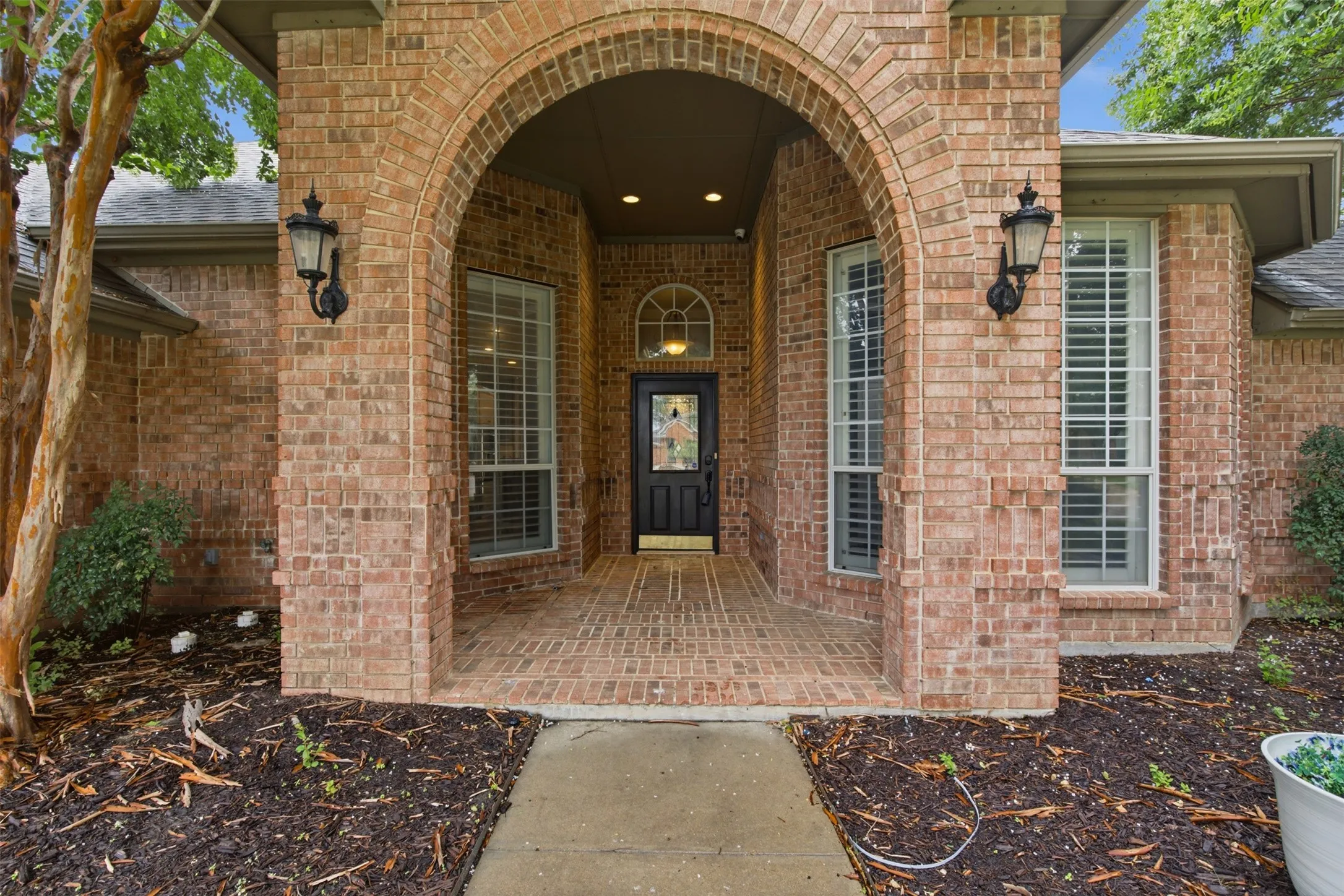 Single Family Residence For Sale in Tarrant County , 1109 Brook Arbor Drive, Mansfield, Texas 76063, 4 Bedroom, 2 Bathroom, 2 Garage spaces, 2,443 Sqft, built in 1998, mls#21304550, Real Estate Agent in Mansfield, Homes For Sale in Tarrant county, Homes For Sale in Mansfield, Realtor in Mansfield Texas, Real Estate Brokerage Independent Realty Texas, Luminita Cordes Realtor