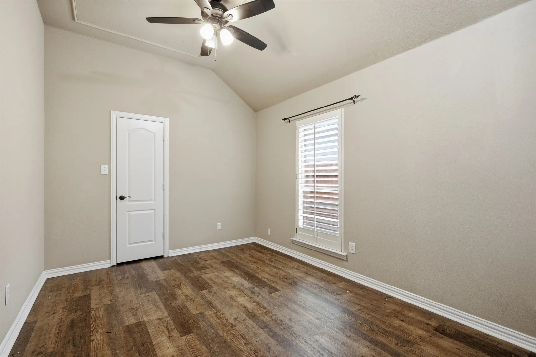 Single Family Residence For Sale in Tarrant County , 1109 Brook Arbor Drive, Mansfield, Texas 76063, 4 Bedroom, 2 Bathroom, 2 Garage spaces, 2,443 Sqft, built in 1998, mls#21304550, Real Estate Agent in Mansfield, Homes For Sale in Tarrant county, Homes For Sale in Mansfield, Realtor in Mansfield Texas, Real Estate Brokerage Independent Realty Texas, Luminita Cordes Realtor