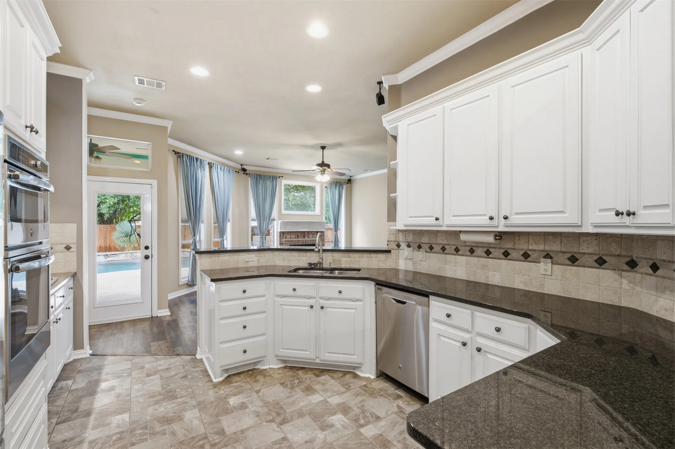 Single Family Residence For Sale in Tarrant County , 1109 Brook Arbor Drive, Mansfield, Texas 76063, 4 Bedroom, 2 Bathroom, 2 Garage spaces, 2,443 Sqft, built in 1998, mls#21304550, Real Estate Agent in Mansfield, Homes For Sale in Tarrant county, Homes For Sale in Mansfield, Realtor in Mansfield Texas, Real Estate Brokerage Independent Realty Texas, Luminita Cordes Realtor