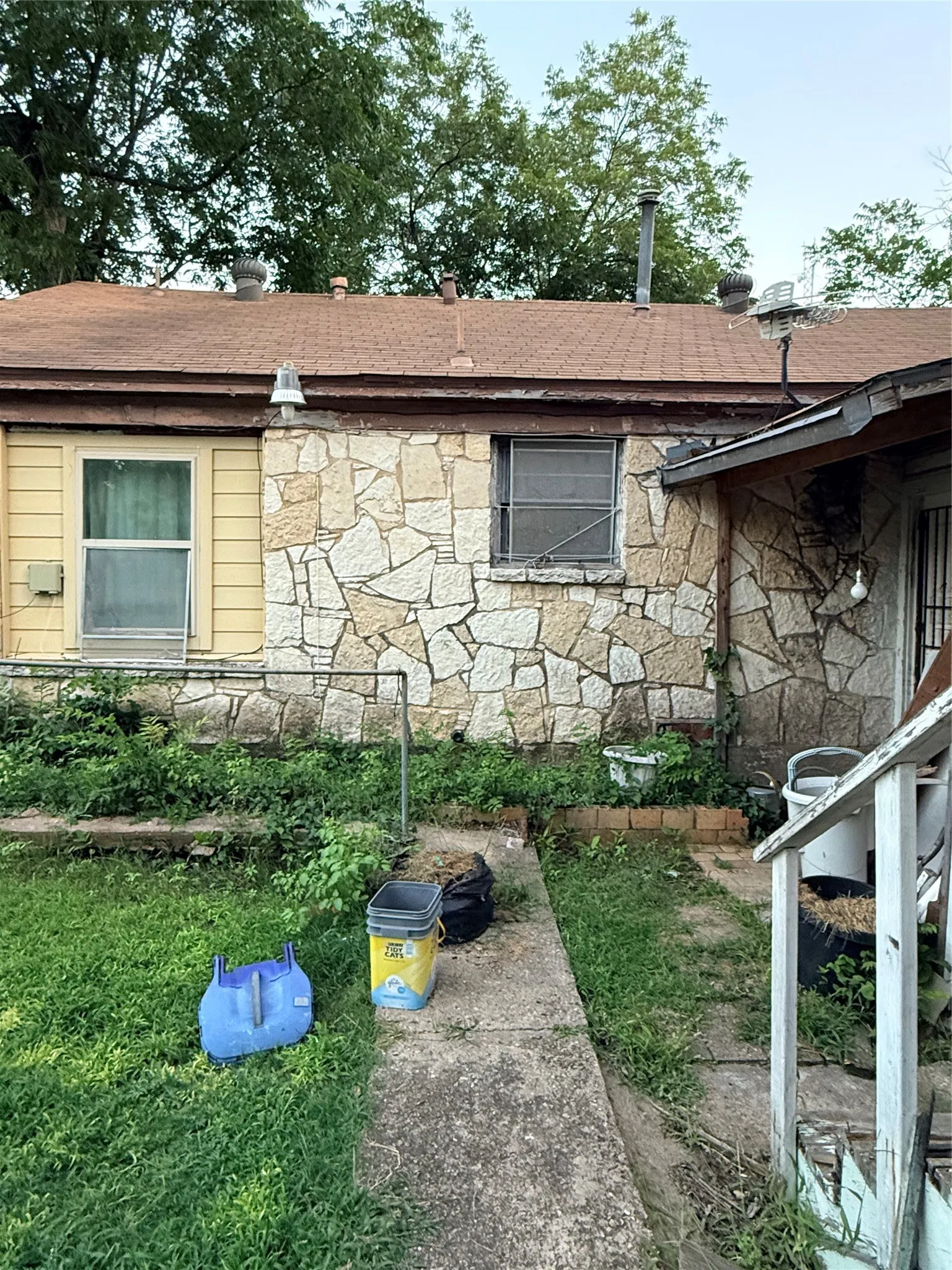 Single Family Residence For Sale in Dallas County , 4027 Penrod Avenue, Cockrell Hill, Texas 75211, 2 Bedroom, 1 Bathroom, 1 Garage spaces, 1,100 Sqft, built in 1960, mls#21310361, Real Estate Agent in Cockrell Hill, Homes For Sale in Dallas county, Homes For Sale in Cockrell Hill, Realtor in Cockrell Hill Texas, Real Estate Brokerage Independent Realty Texas, Luminita Cordes Realtor