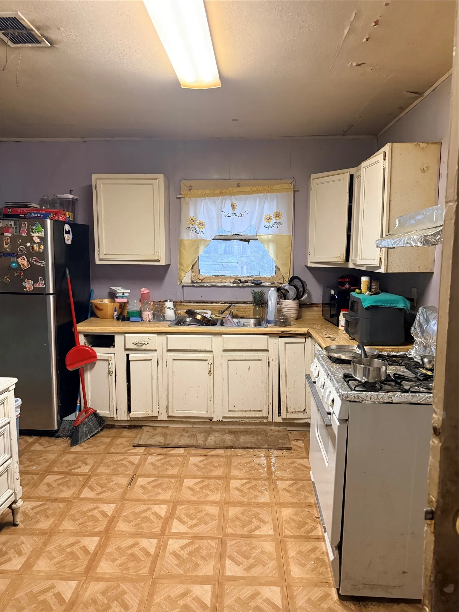 Single Family Residence For Sale in Dallas County , 4027 Penrod Avenue, Cockrell Hill, Texas 75211, 2 Bedroom, 1 Bathroom, 1 Garage spaces, 1,100 Sqft, built in 1960, mls#21310361, Real Estate Agent in Cockrell Hill, Homes For Sale in Dallas county, Homes For Sale in Cockrell Hill, Realtor in Cockrell Hill Texas, Real Estate Brokerage Independent Realty Texas, Luminita Cordes Realtor