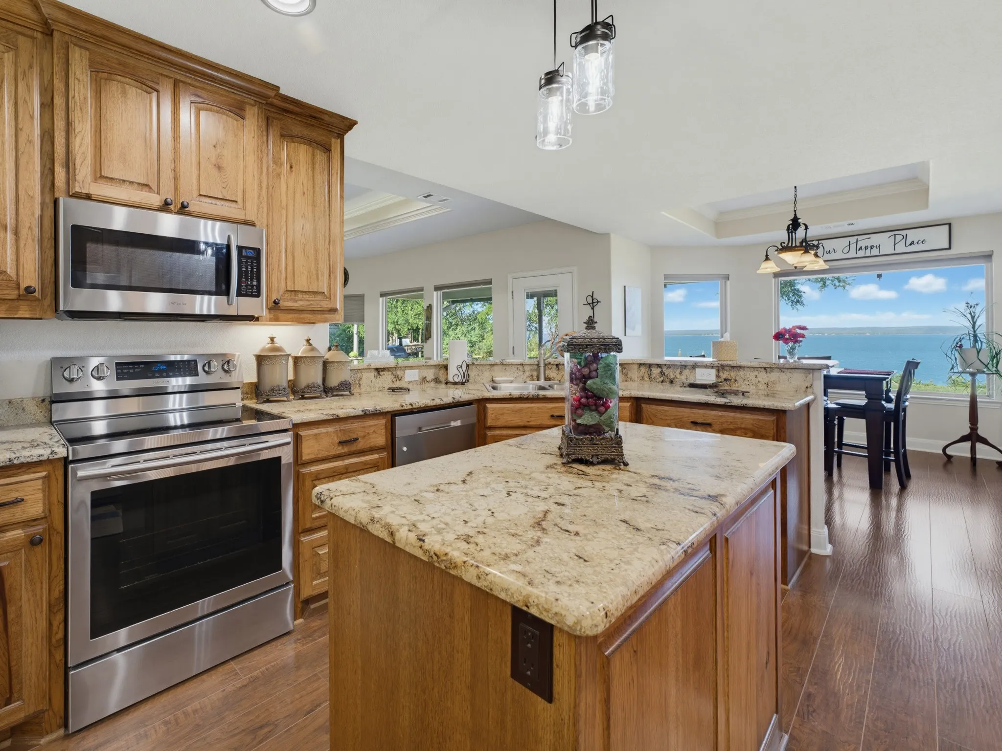 Single Family Residence For Sale in Wise County , 711 Crows Point, Lake Bridgeport, Texas 76426, 3 Bedroom, 2 Bathroom, 2 Garage spaces, 2,200 Sqft, built in 2018, mls#21309238, Real Estate Agent in Lake Bridgeport, Homes For Sale in Wise county, Homes For Sale in Lake Bridgeport, Realtor in Lake Bridgeport Texas, Real Estate Brokerage Independent Realty Texas, Luminita Cordes Realtor