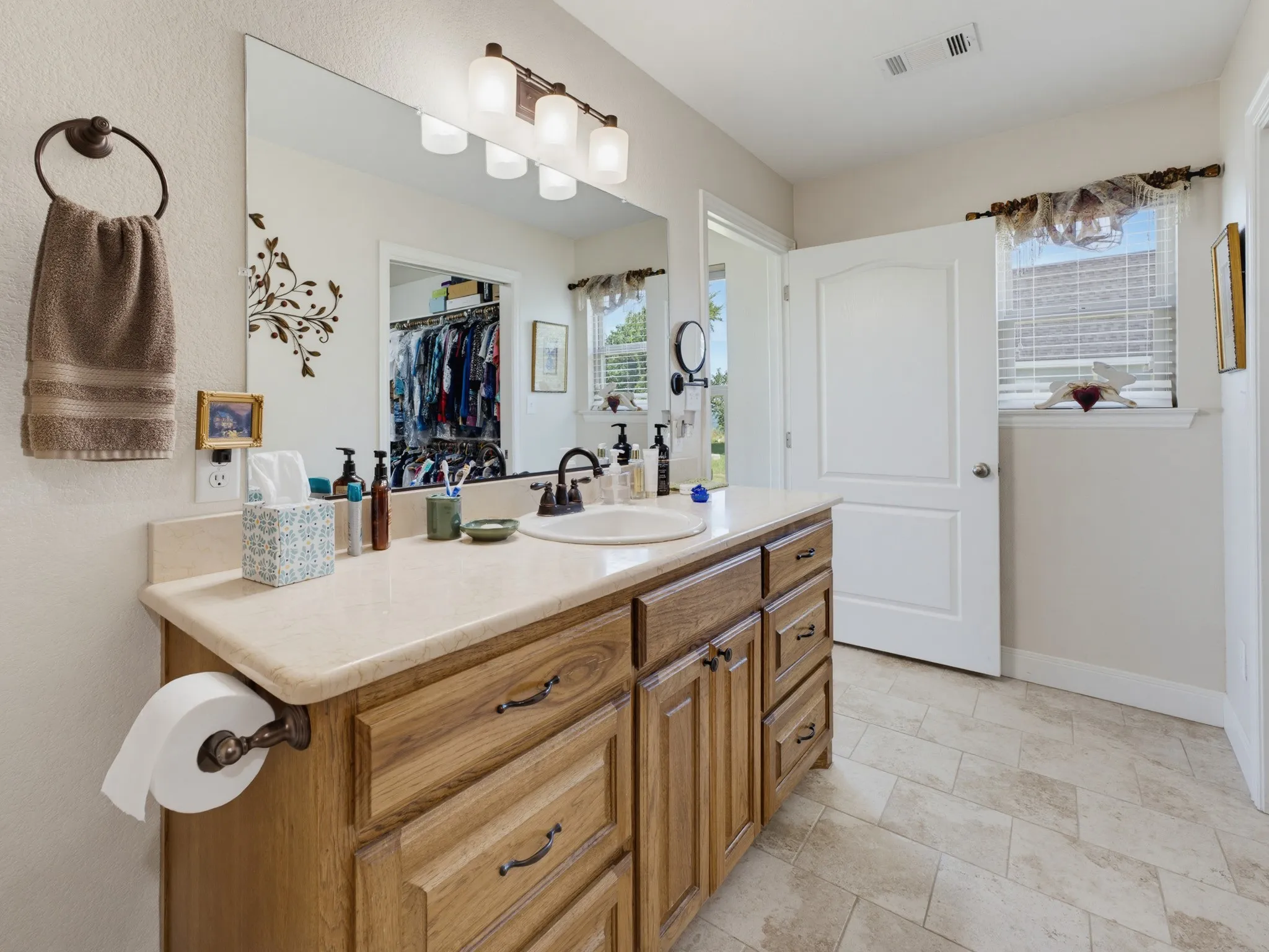 Single Family Residence For Sale in Wise County , 711 Crows Point, Lake Bridgeport, Texas 76426, 3 Bedroom, 2 Bathroom, 2 Garage spaces, 2,200 Sqft, built in 2018, mls#21309238, Real Estate Agent in Lake Bridgeport, Homes For Sale in Wise county, Homes For Sale in Lake Bridgeport, Realtor in Lake Bridgeport Texas, Real Estate Brokerage Independent Realty Texas, Luminita Cordes Realtor